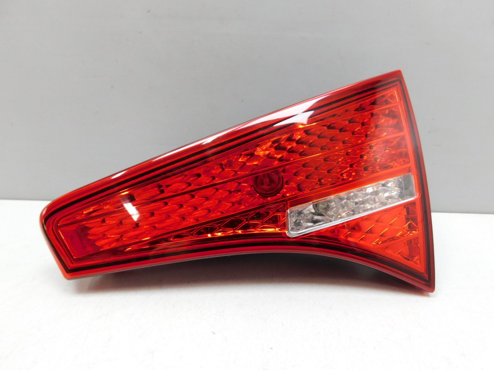 Фонарь задний внутренний правый Kia Optima III 2010>