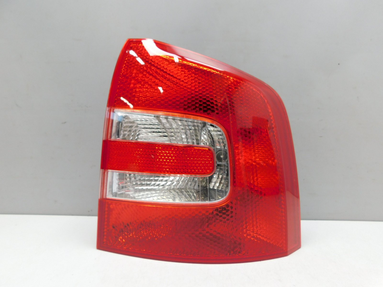 Фонарь задний правый Skoda Octavia II (A5 1Z) 2004-2013