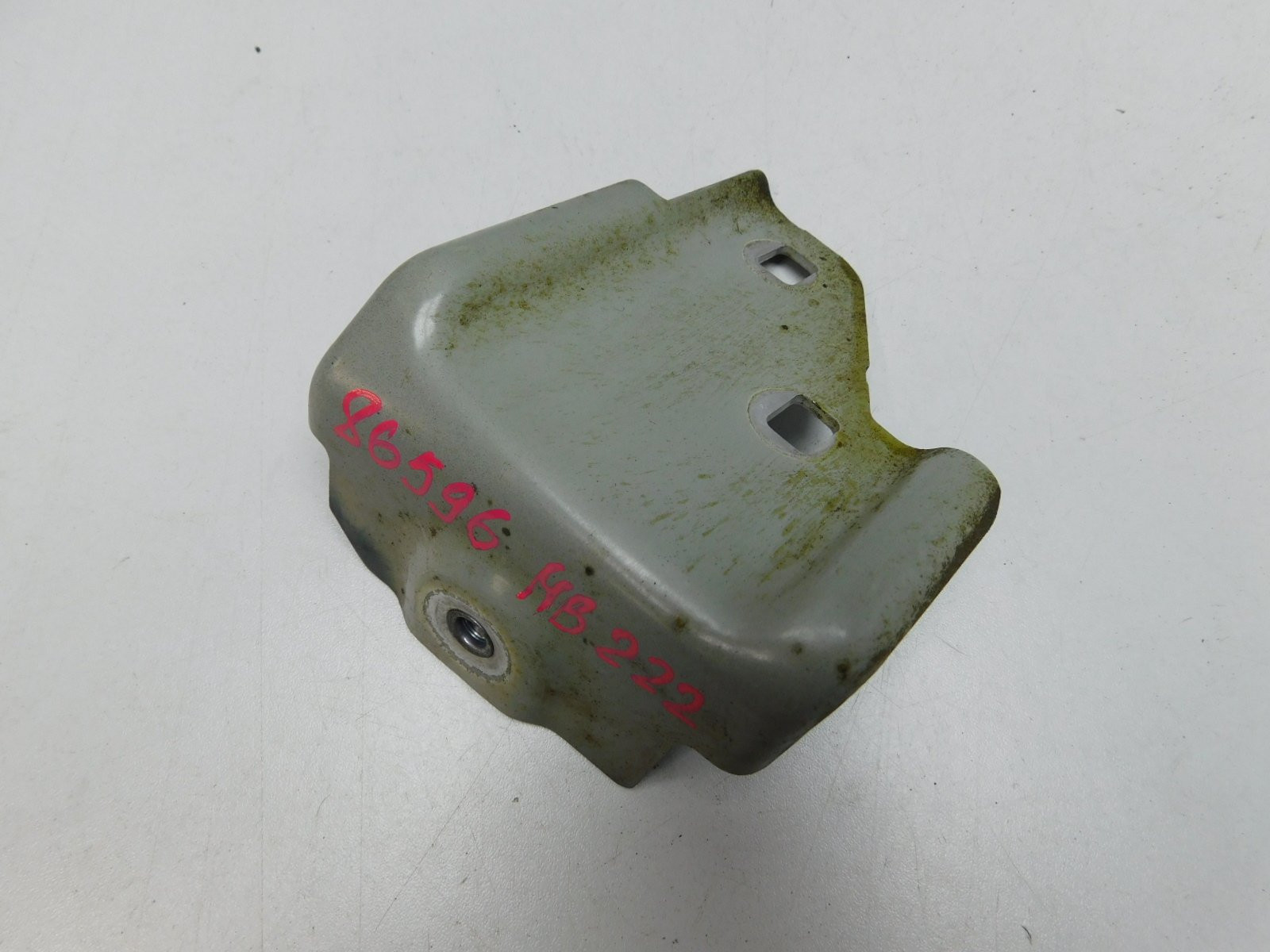 Кронштейн крепления левого крыла Mercedes-Benz S-Klasse W222 2013>