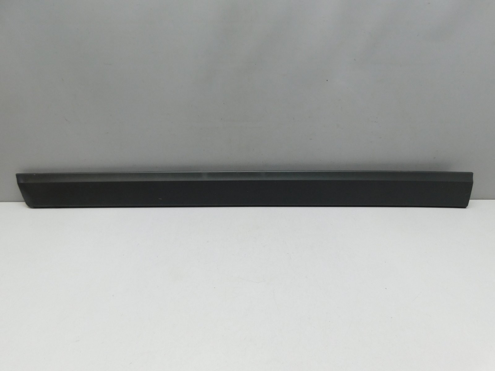 Накладка двери передней левой Volkswagen Passat B8 2015>