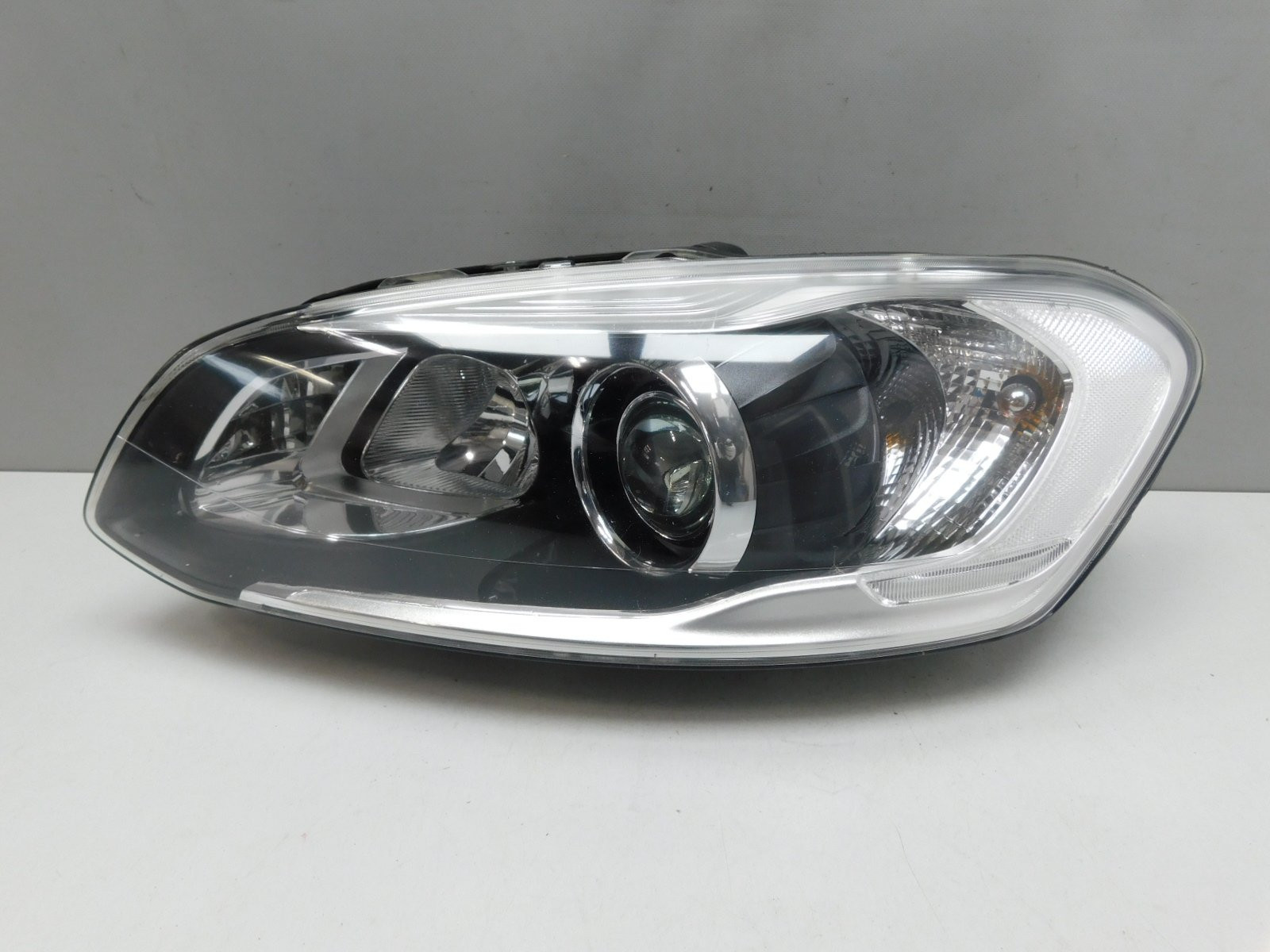 Фара левая Volvo XC60 2008-2017