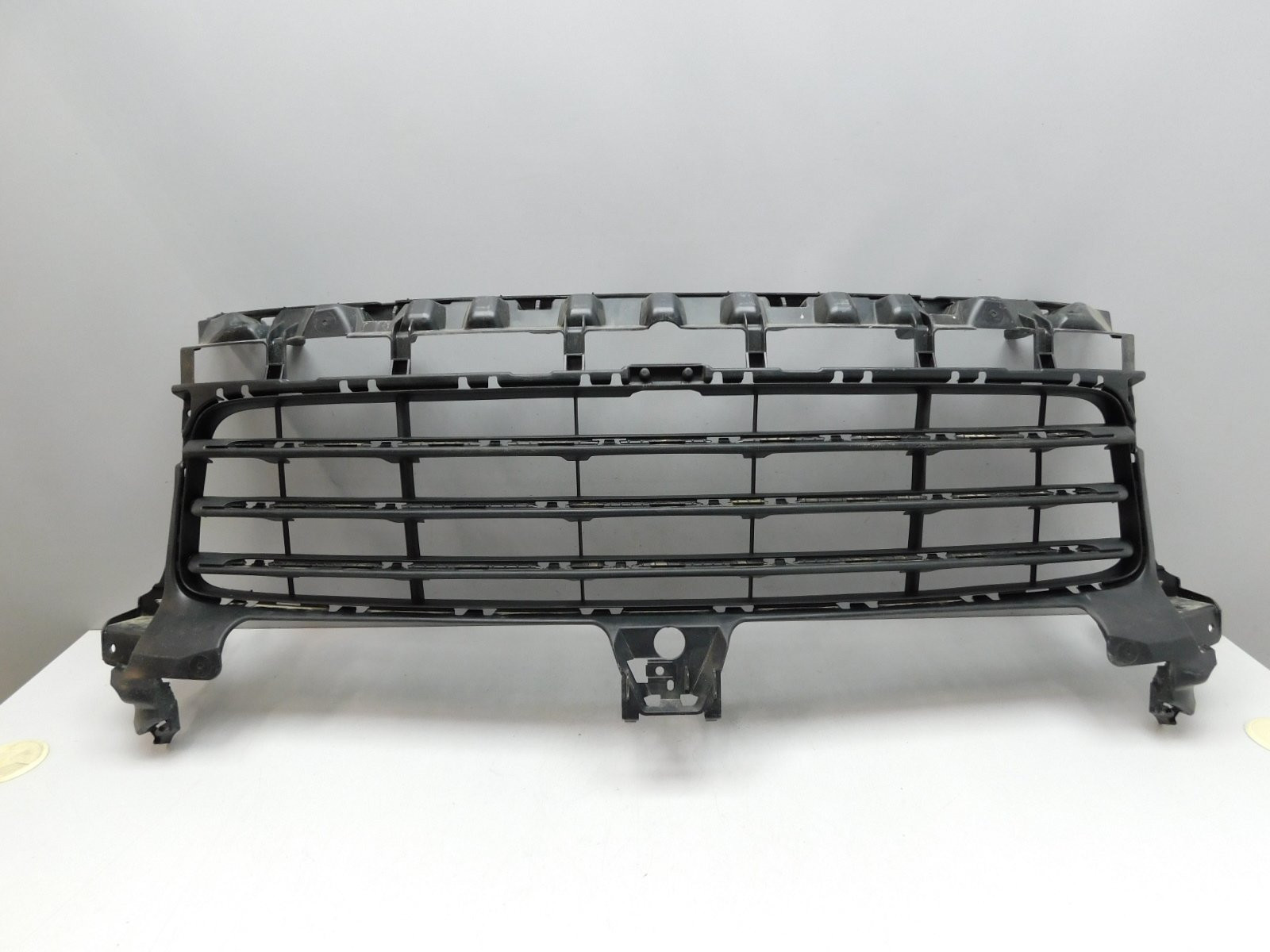 Решетка в бампер центральная Porsche Cayenne 2017>