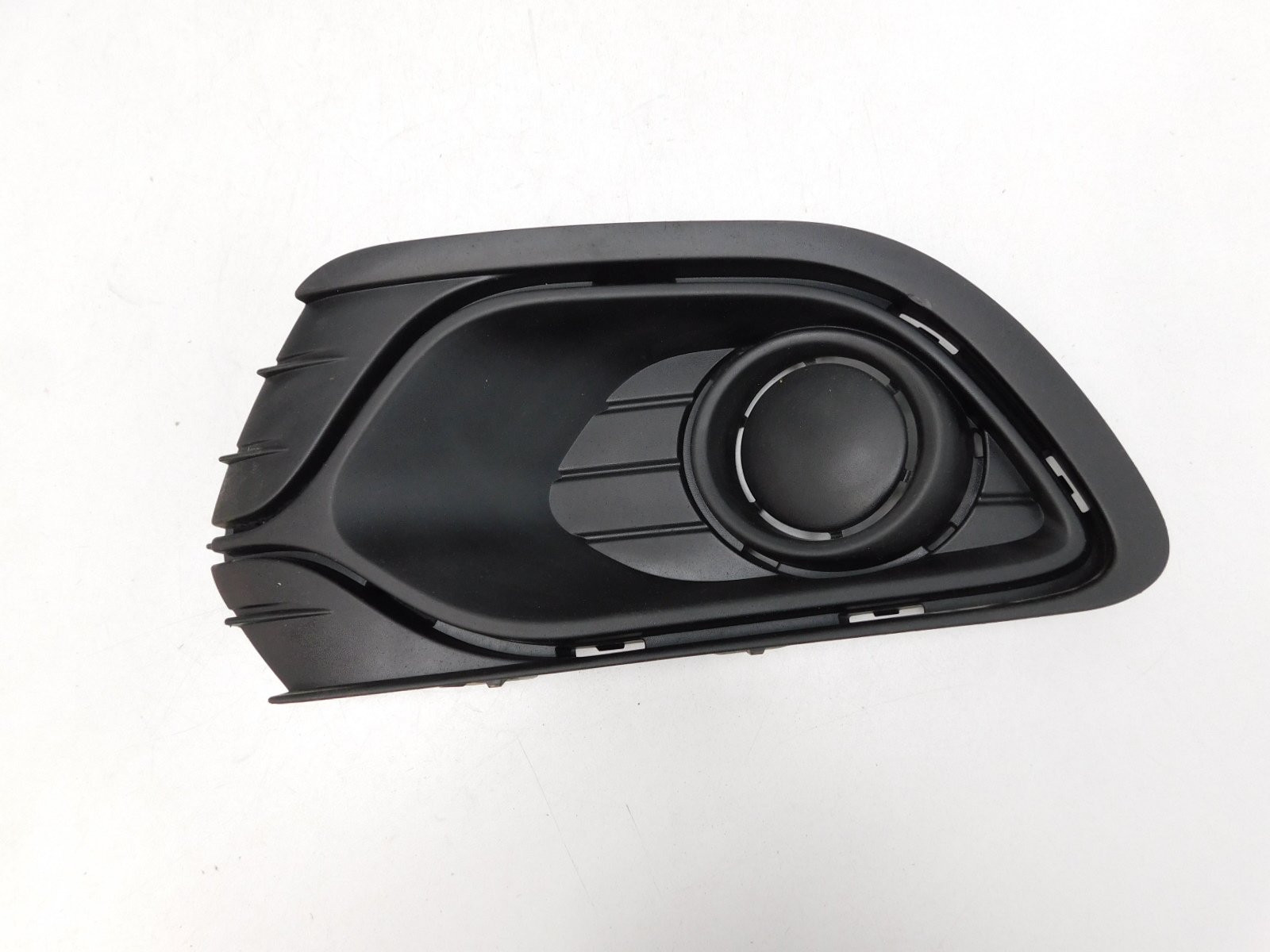 Решетка в бампер левая Renault Logan II 2014>