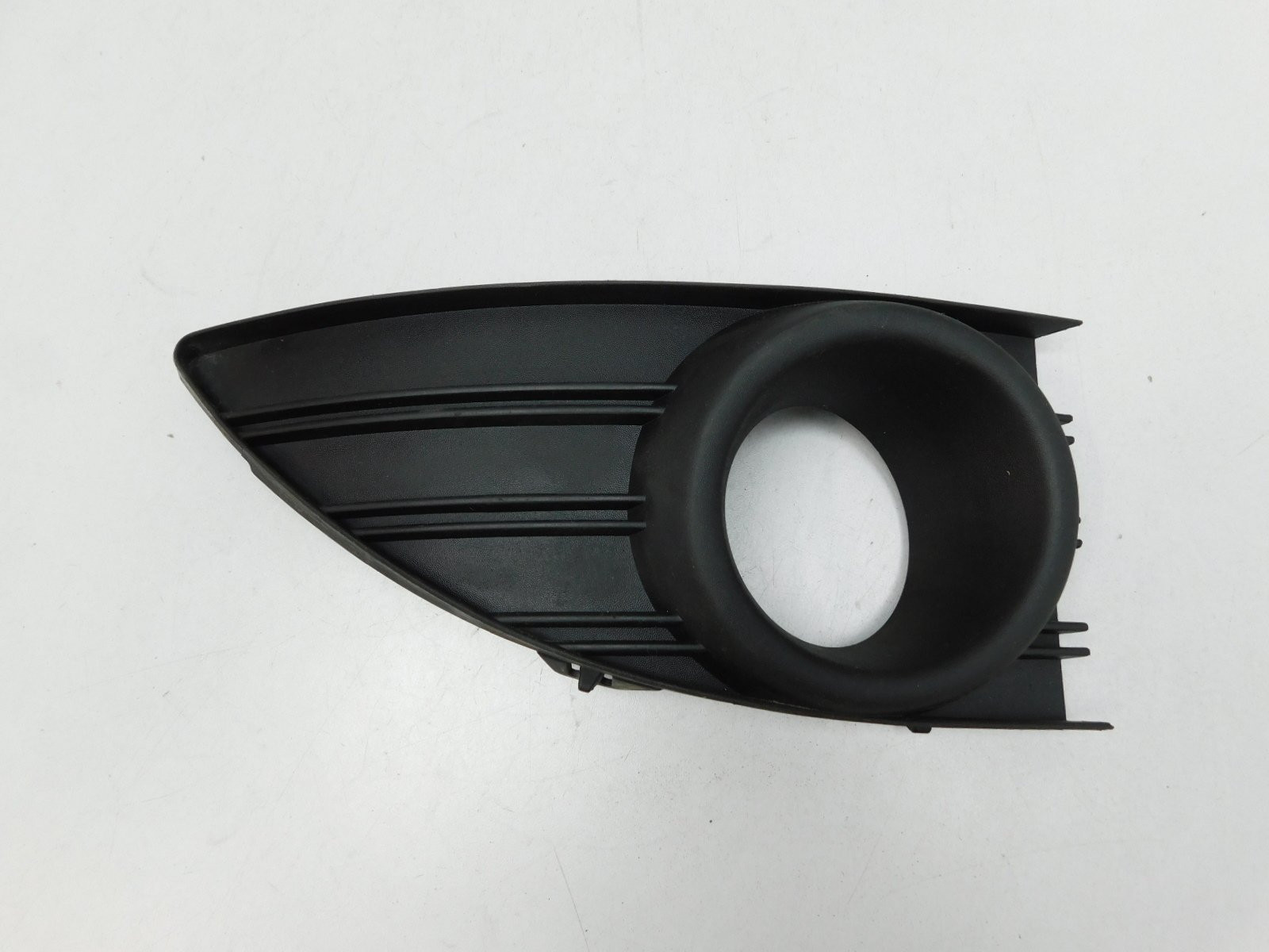 Решетка в бампер правая Renault Fluence 2010>