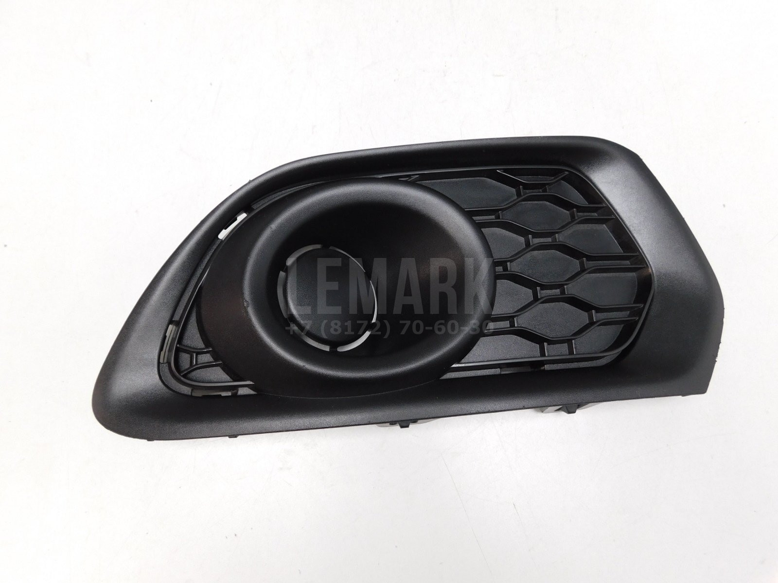 Решетка в бампер правая Renault Sandero 2014> 263318726R