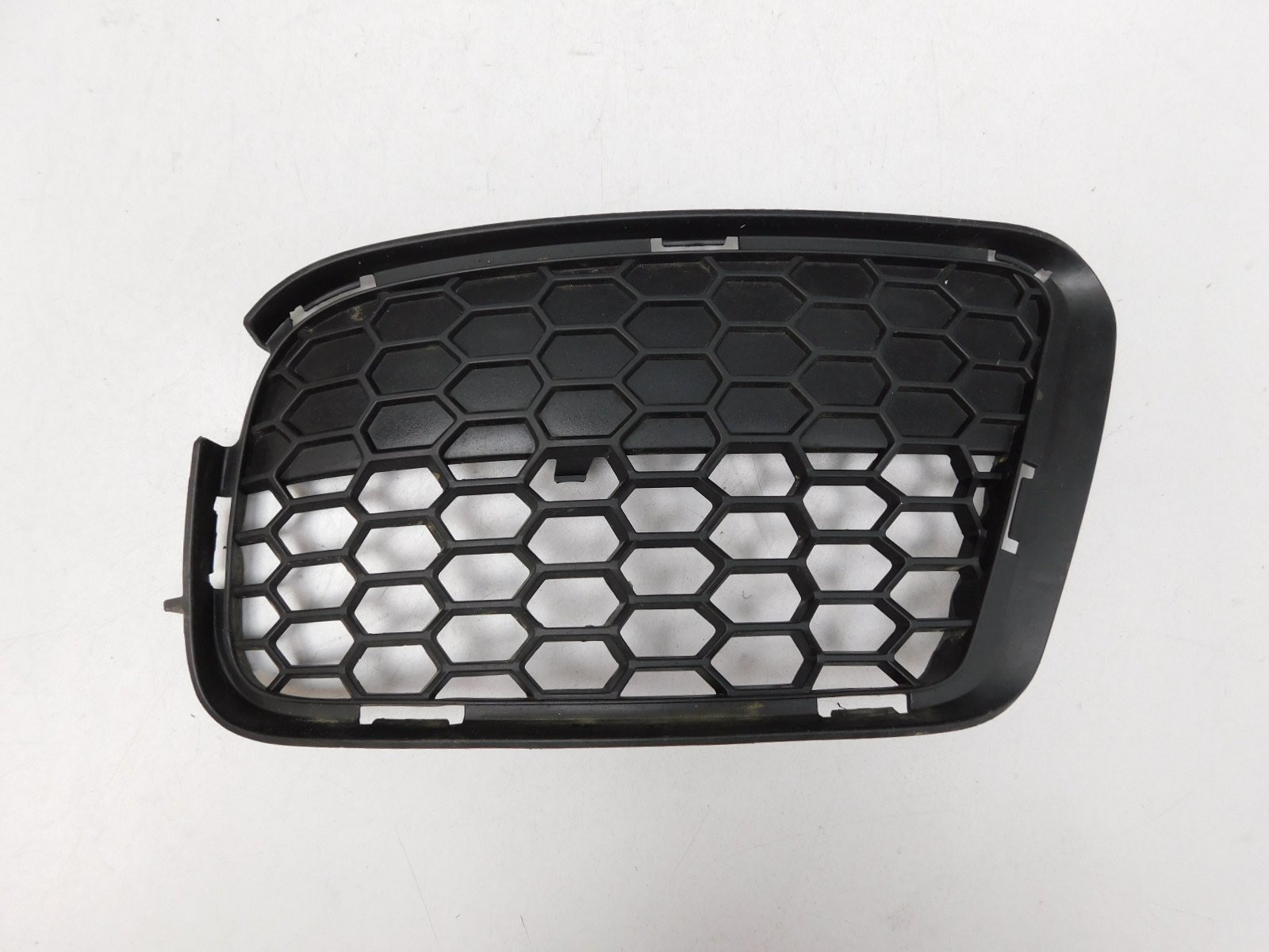 Решетка в бампер правая BMW X1 E84 2009-2015