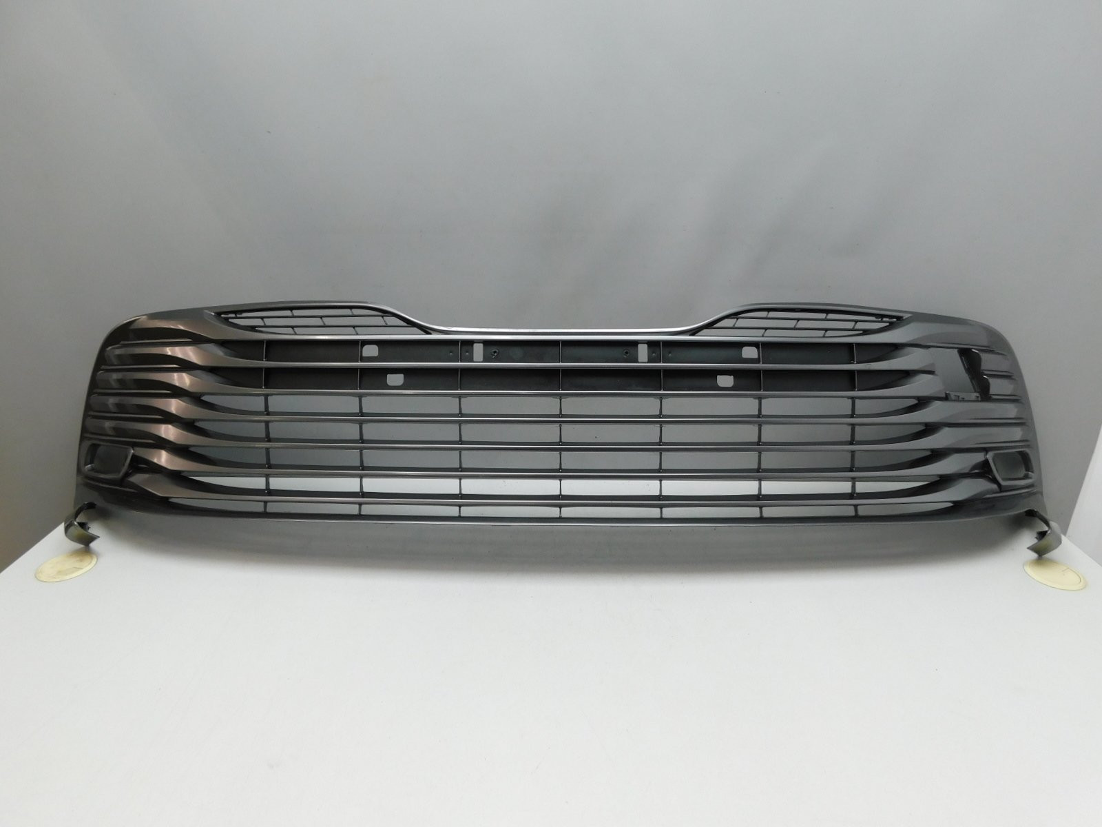 Решетка в бампер центральная Toyota Camry V70 2017>