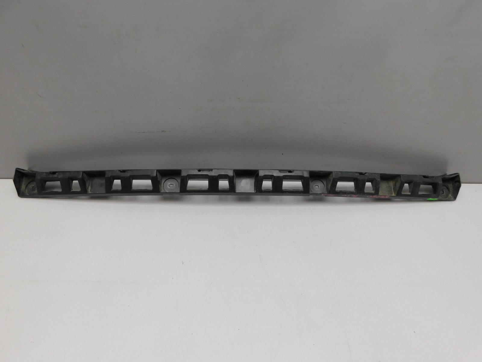 Направляющая заднего бампера Volkswagen Polo Sedan 2011-2020