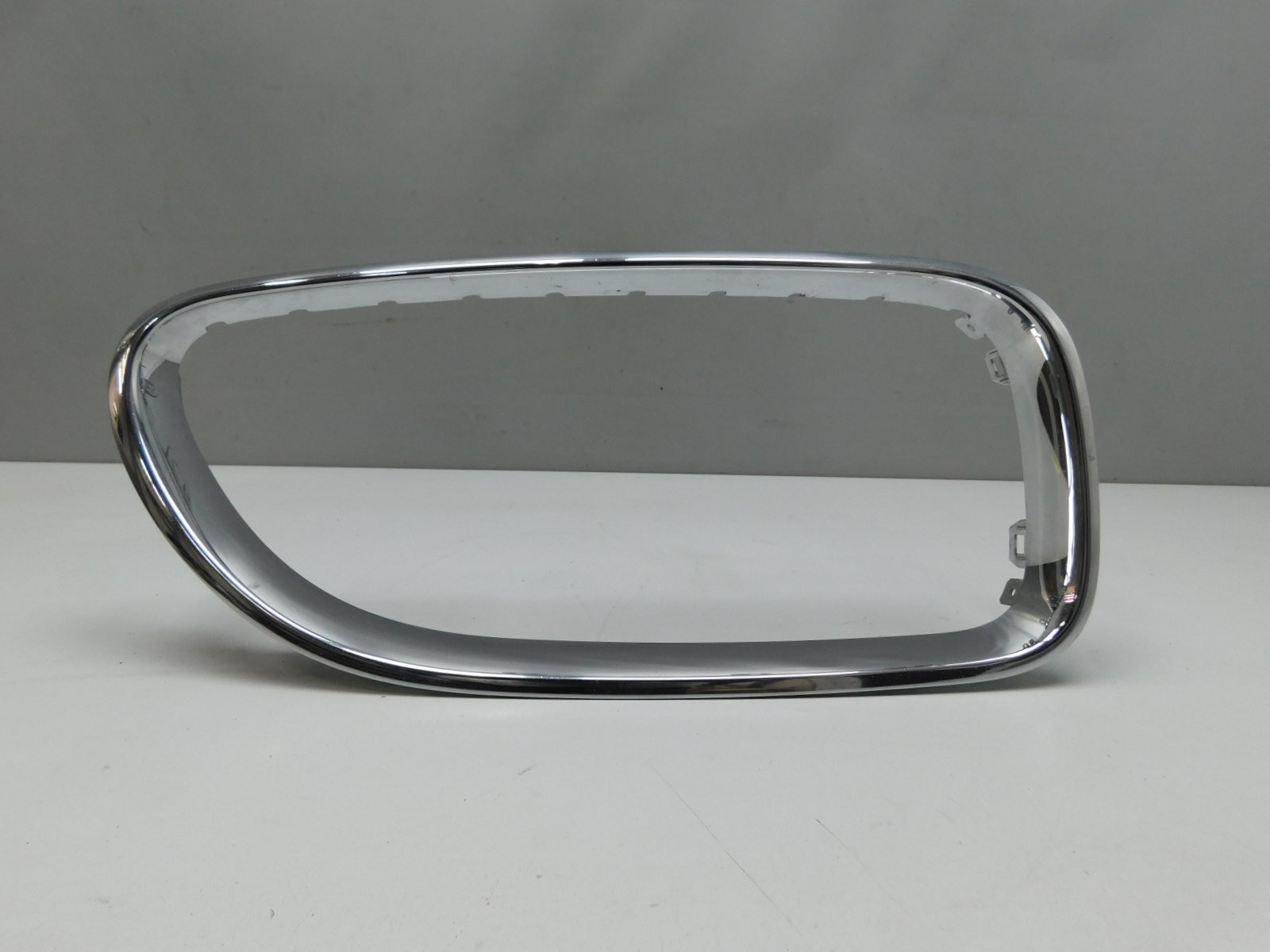 Молдинг решетки радиатора BMW 6-серия F12/F13 2009>