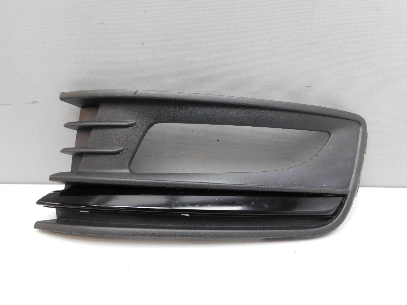 Решетка в бампер левая Volkswagen Polo Sedan 2011-2020