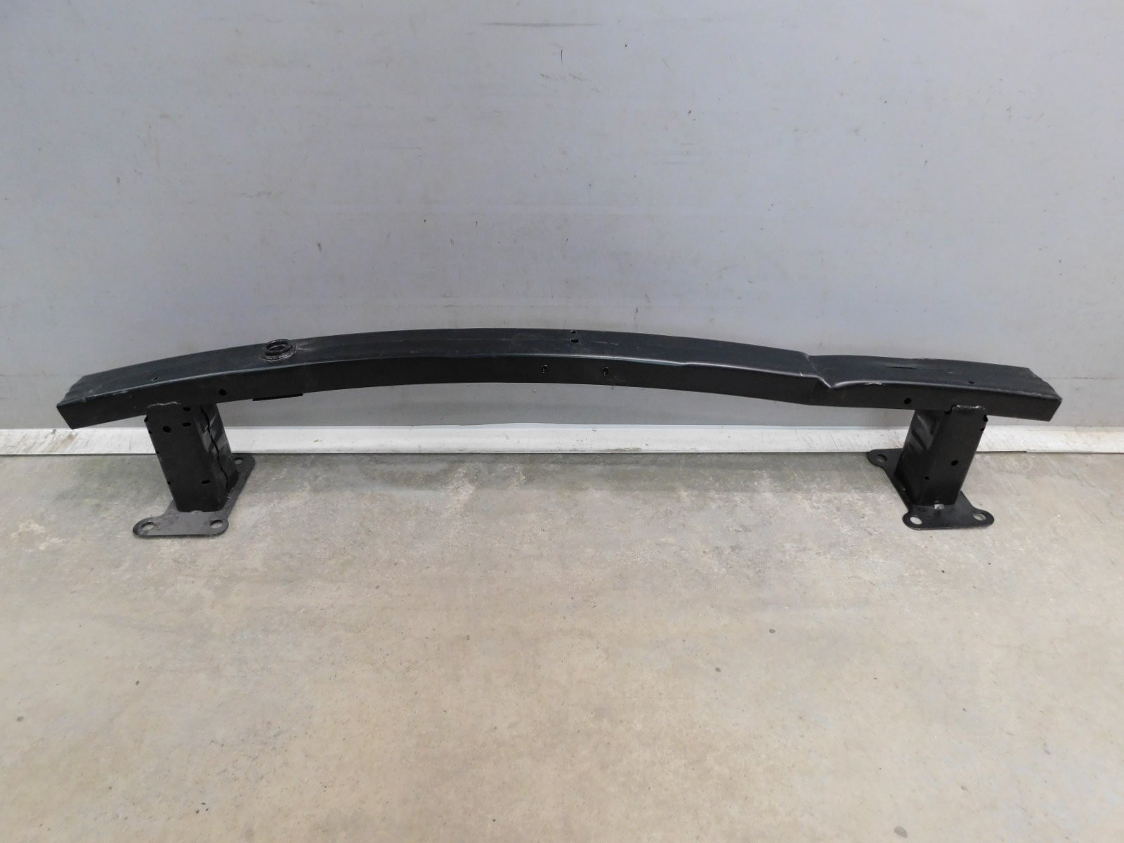 Усилитель переднего бампера Nissan Qashqai 2006-2014