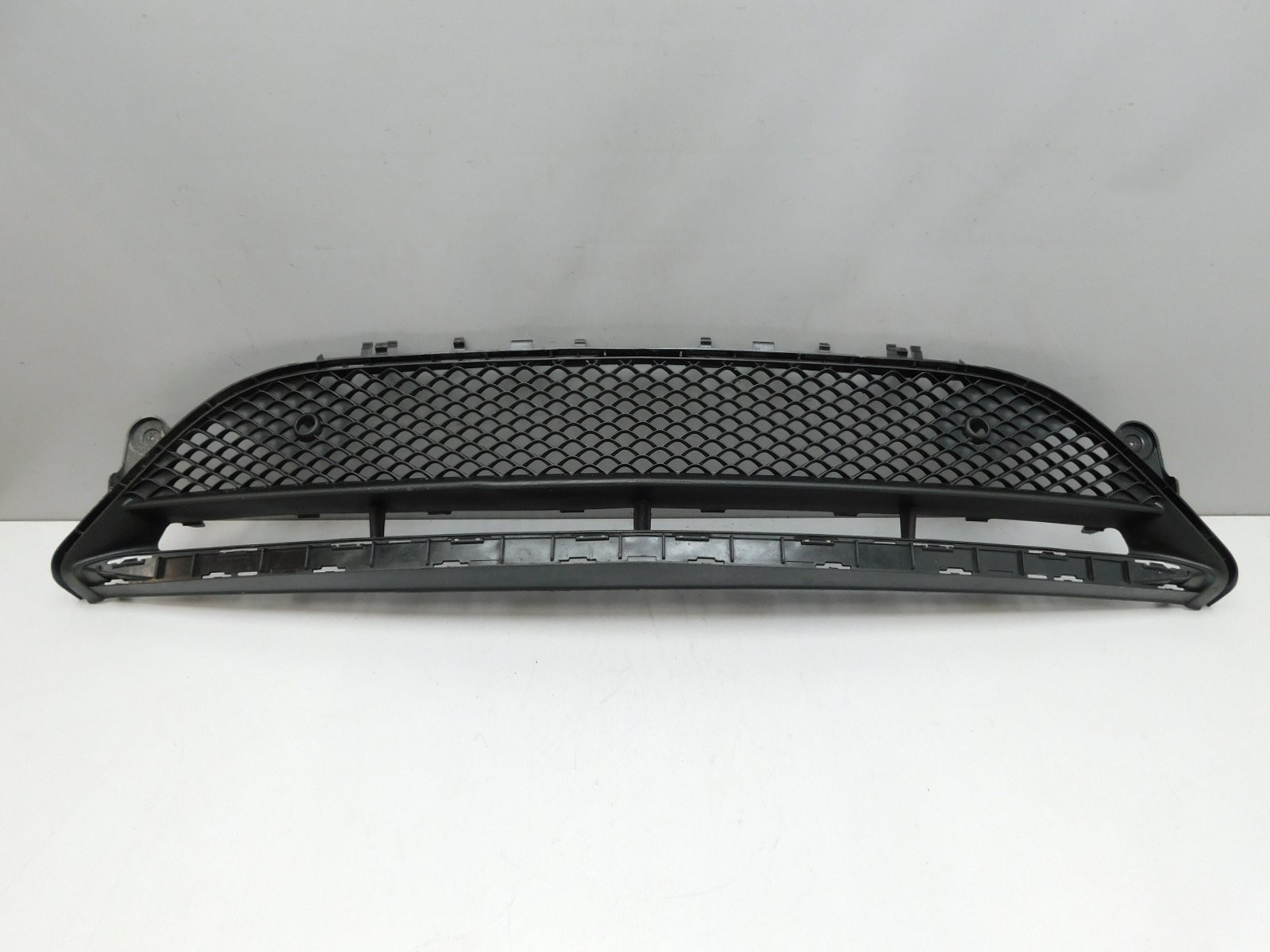 Решетка в бампер центральная Mercedes-Benz E-Klasse W213 2016>