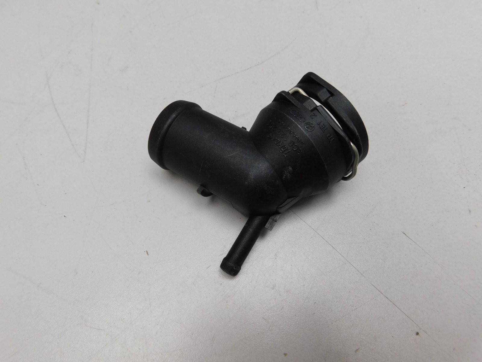 Патрубок двигателя Volkswagen Tiguan 2007-2017