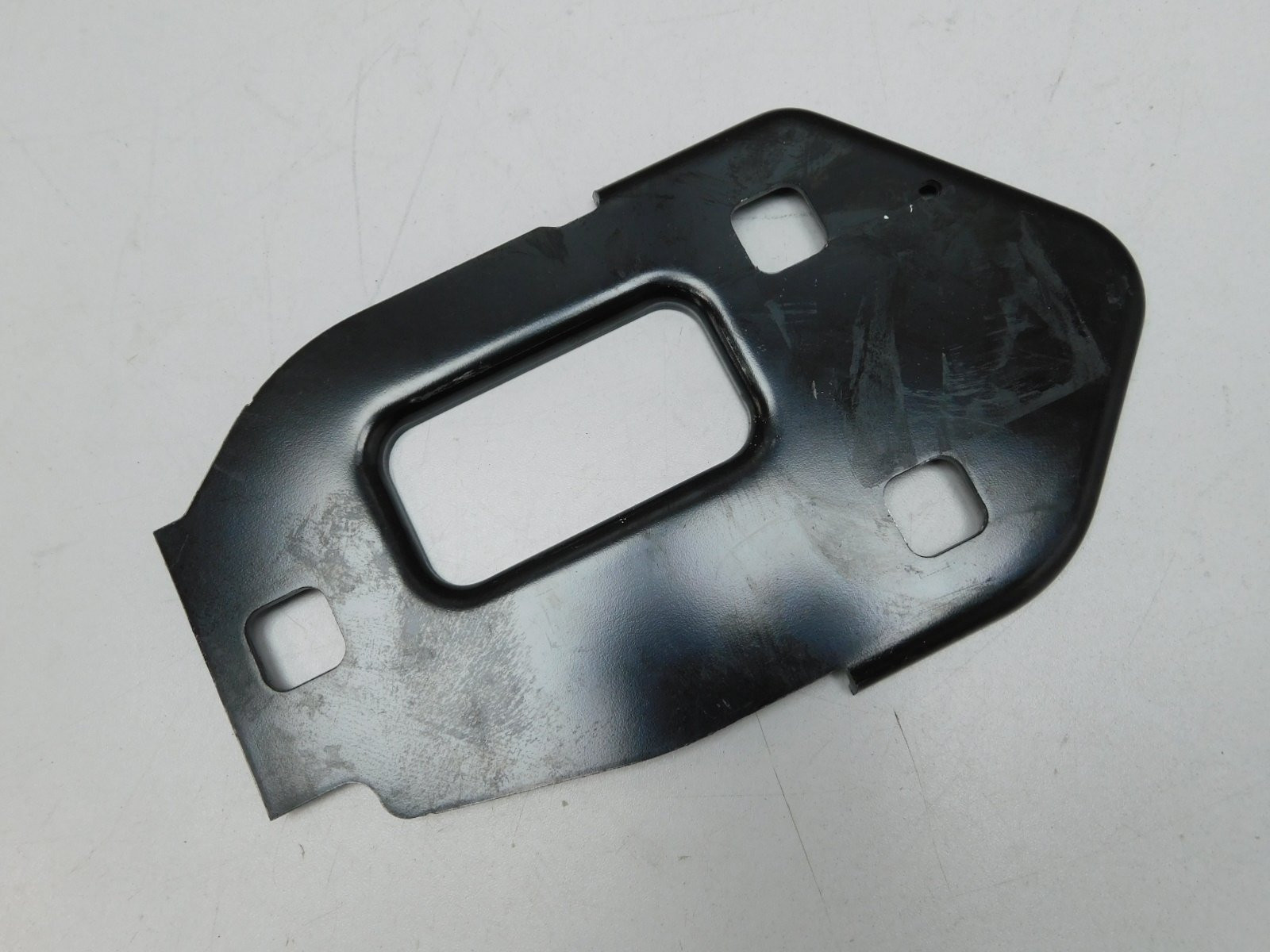 Кронштейн усилителя переднего ба Audi Q5 2008-2017