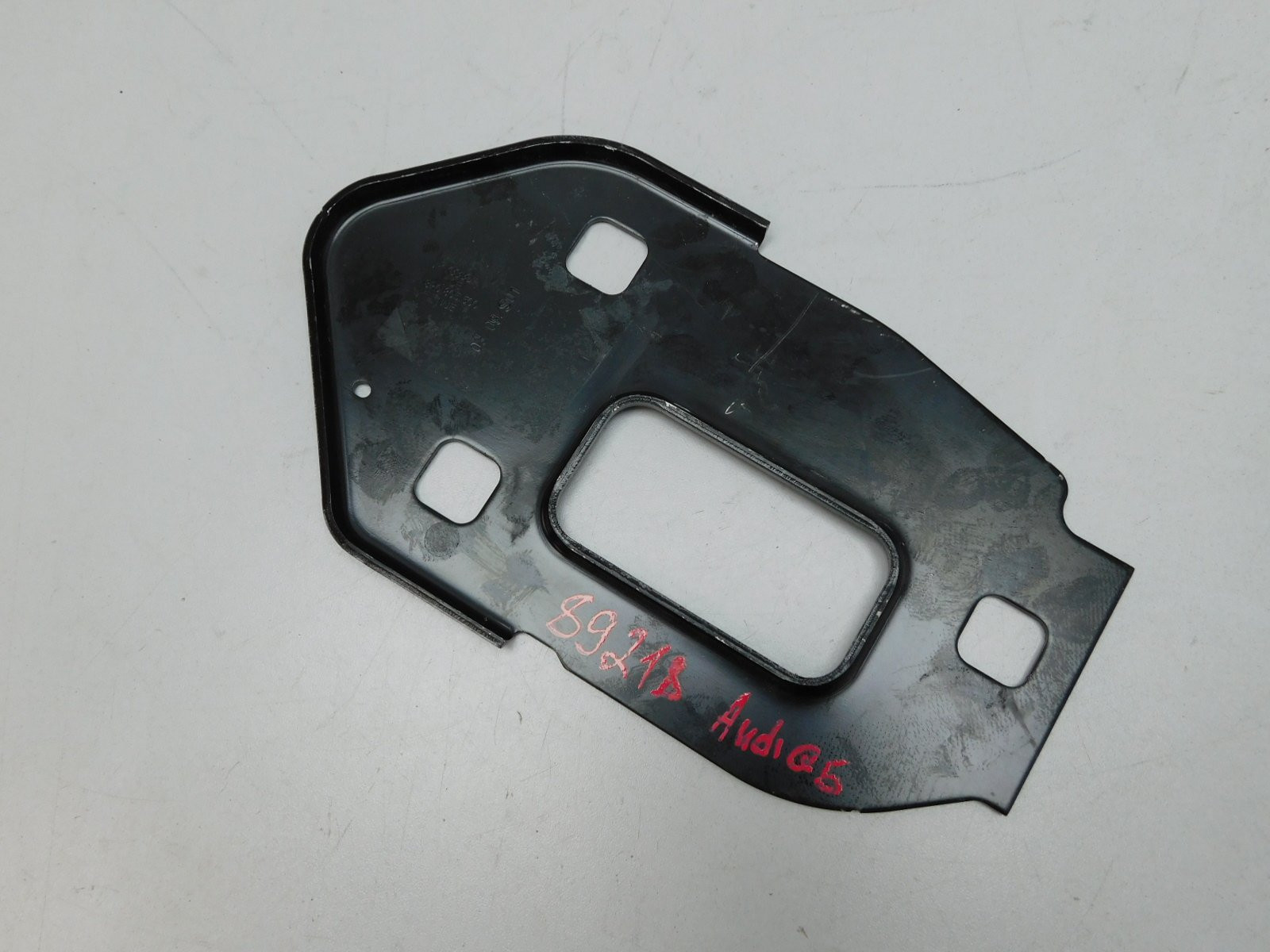 Кронштейн усилителя переднего ба Audi Q5 2008-2017