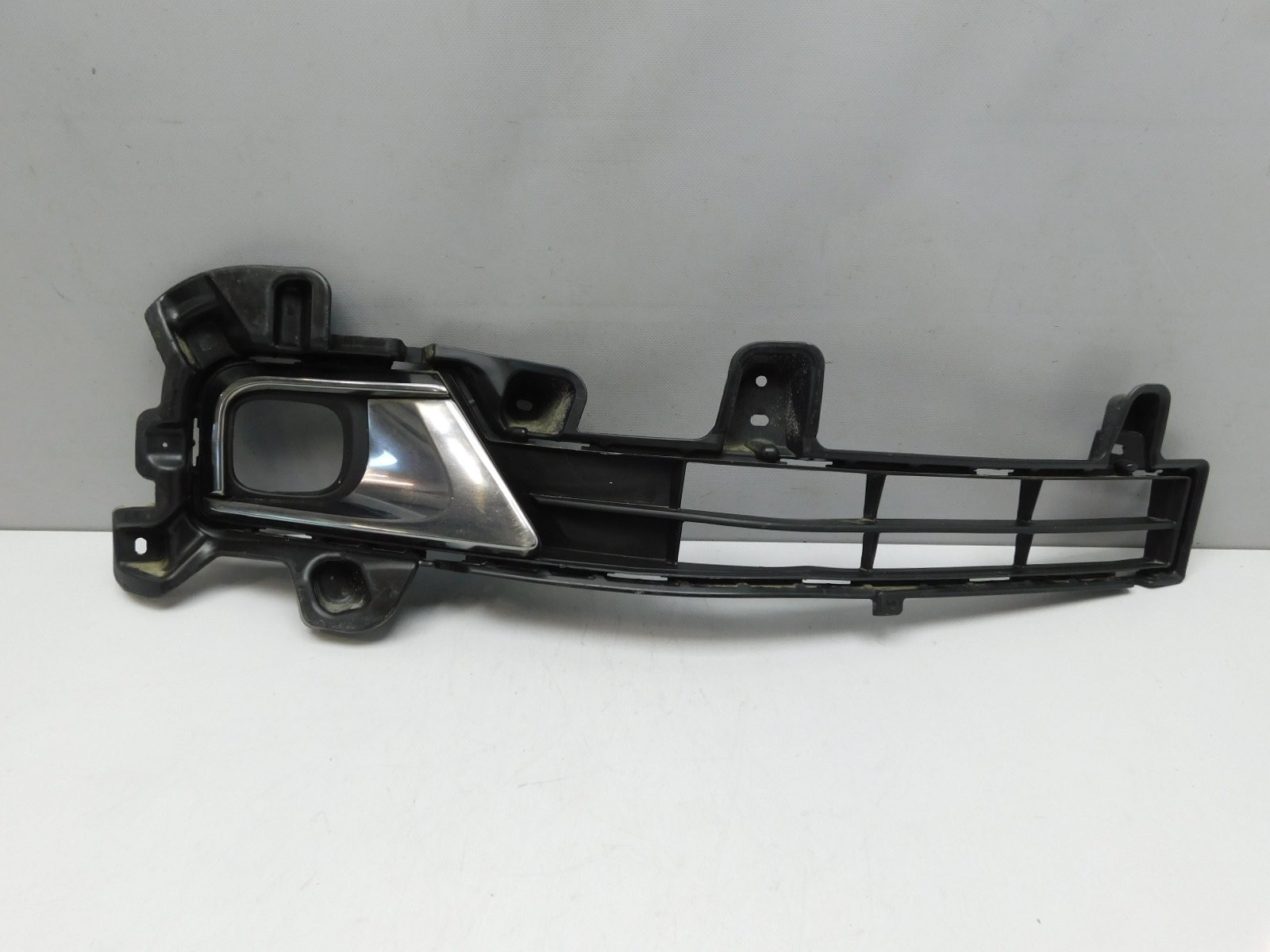 Решетка в бампер правая Toyota Land Cruiser (200) 2008>