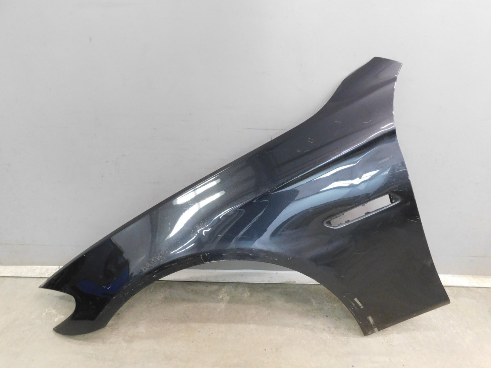 Крыло переднее левое BMW 5-серия F10/F11 2009>