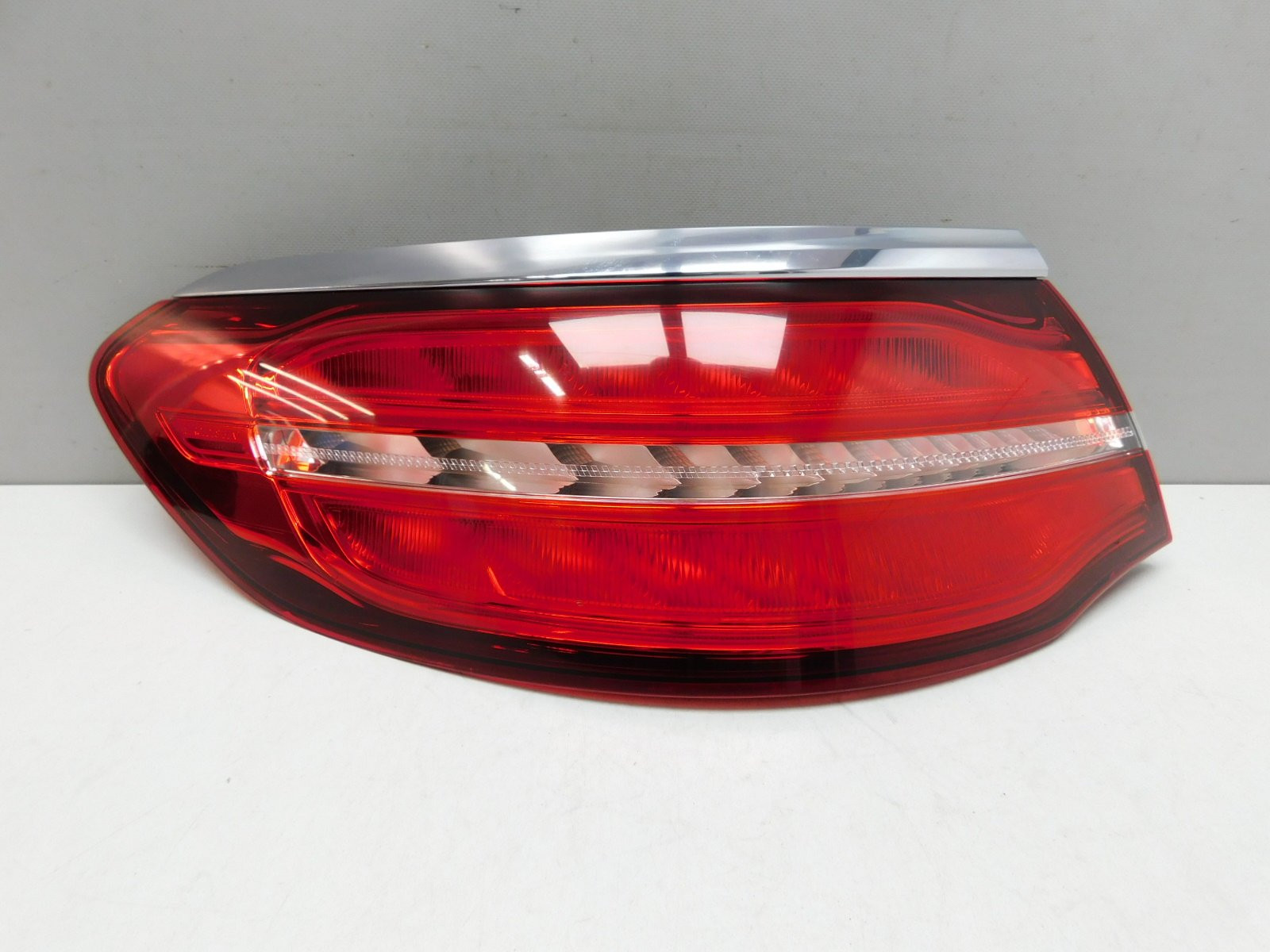 Фонарь задний наружный левый Mercedes-Benz GLC-Class C253 Coupe 2016>