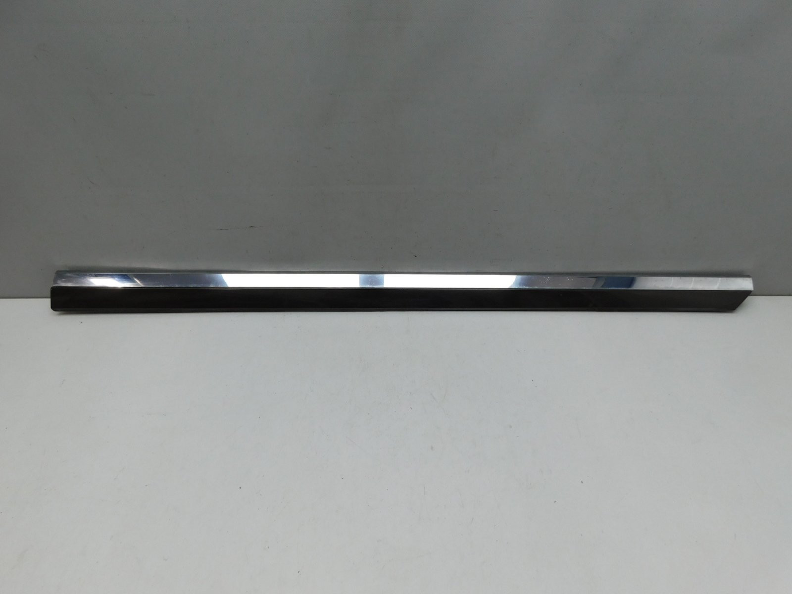 Молдинг двери передней правой Volkswagen Passat B8 2015>