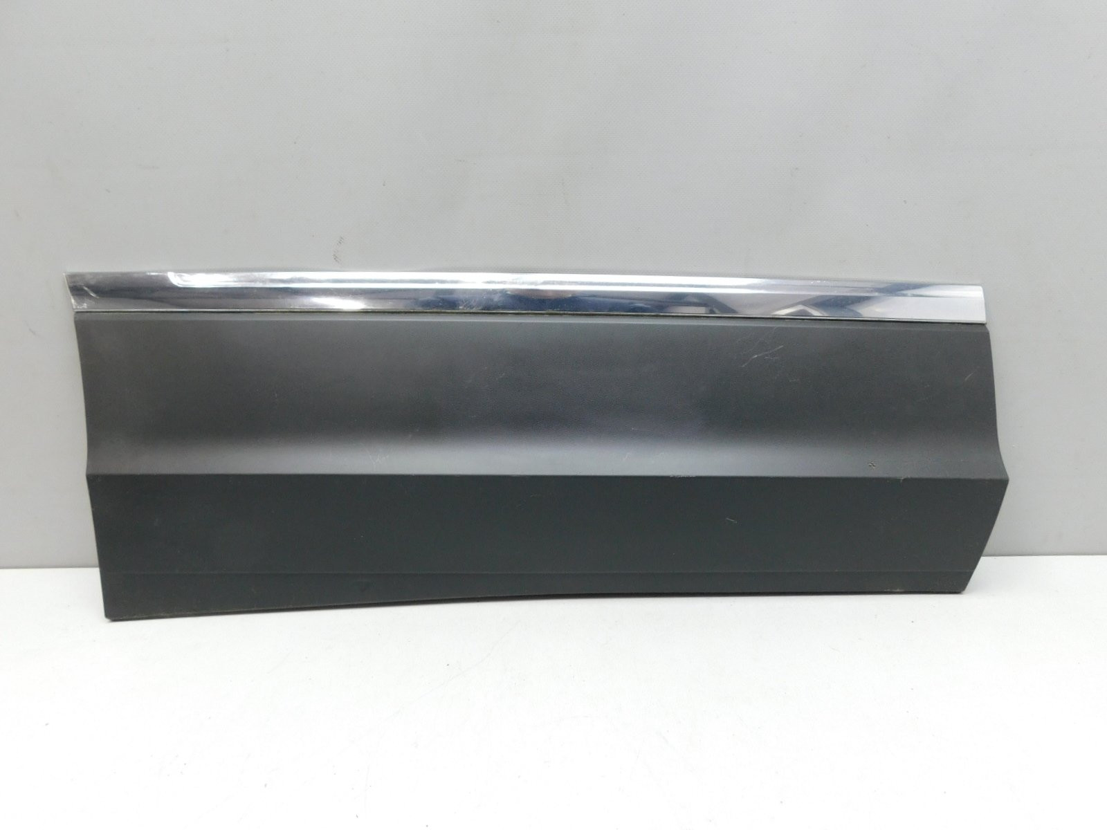 Накладка двери задней правой Volkswagen Tiguan 2017>