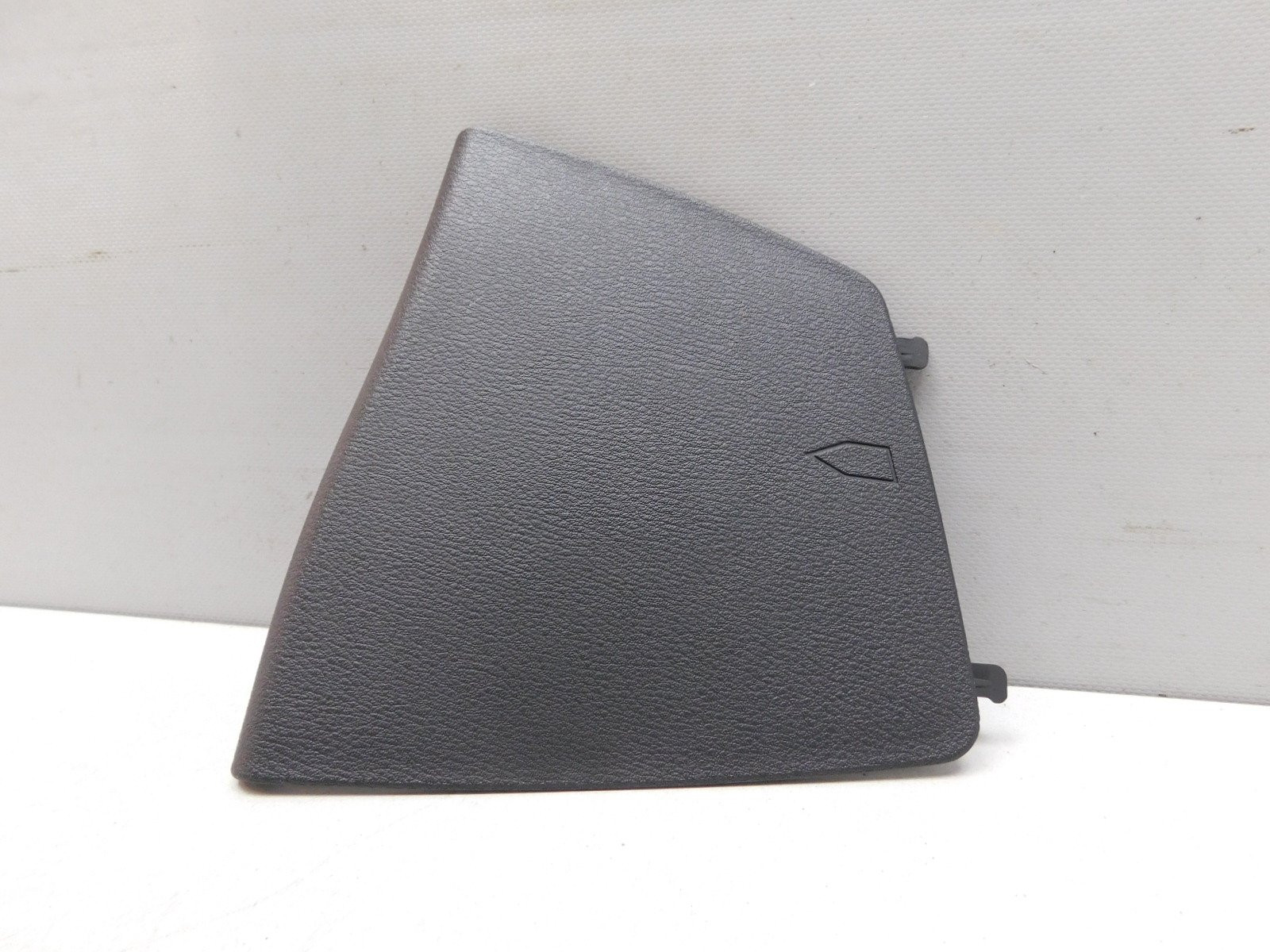 Обшивка двери багажника BMW X1 F48 2015>