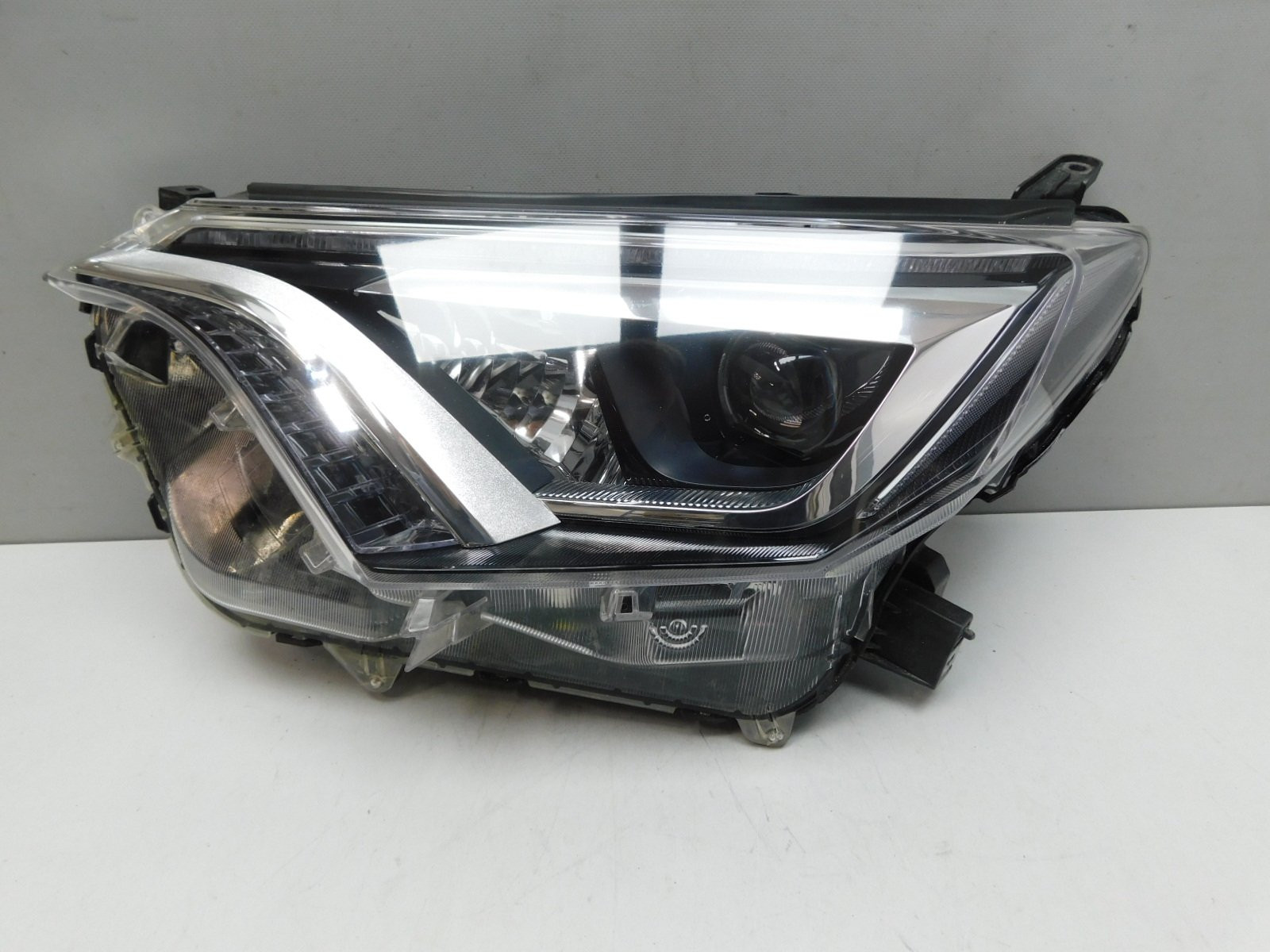 Фара левая Toyota RAV 4 2013-2019