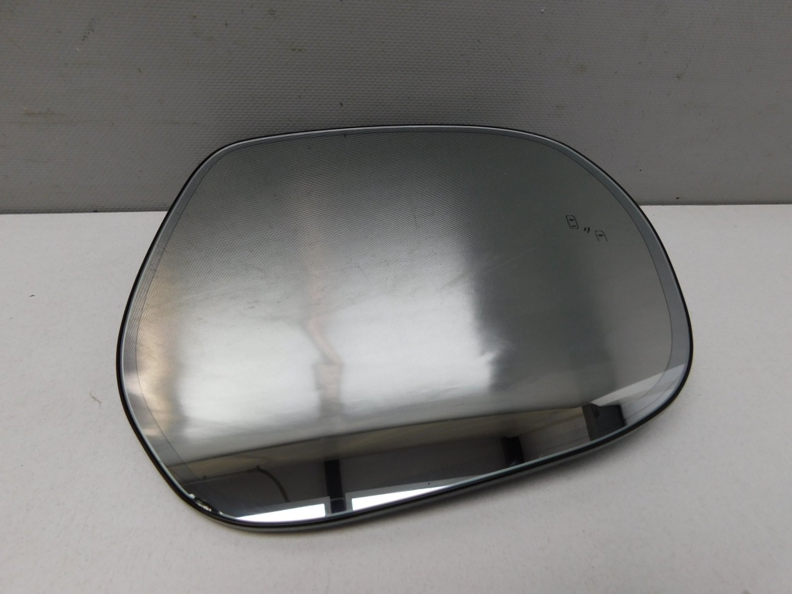 Стекло зеркала правого Lexus LX 570 (URJ200) 2007>