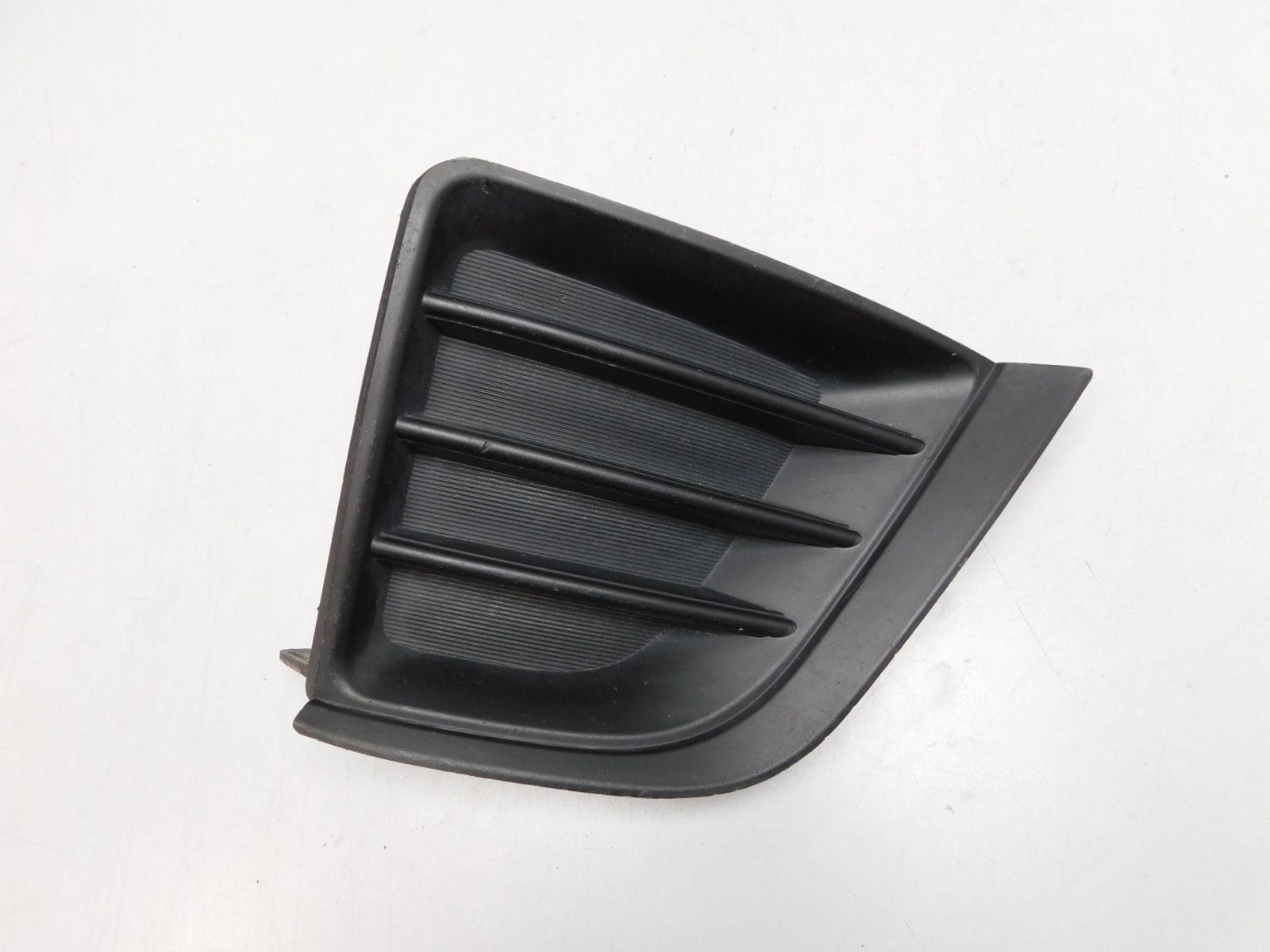 Решетка в бампер правая Toyota Corolla E18 2013-2018