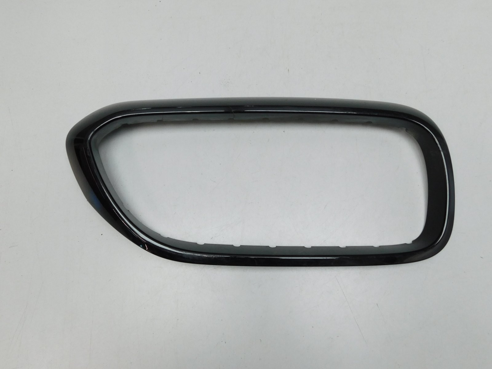 Молдинг решетки радиатора BMW 5-серия G30 2016>