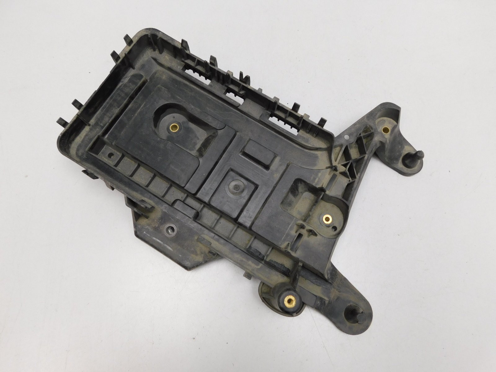 Крепление АКБ (корпус/подставка) Volkswagen Tiguan 2017>