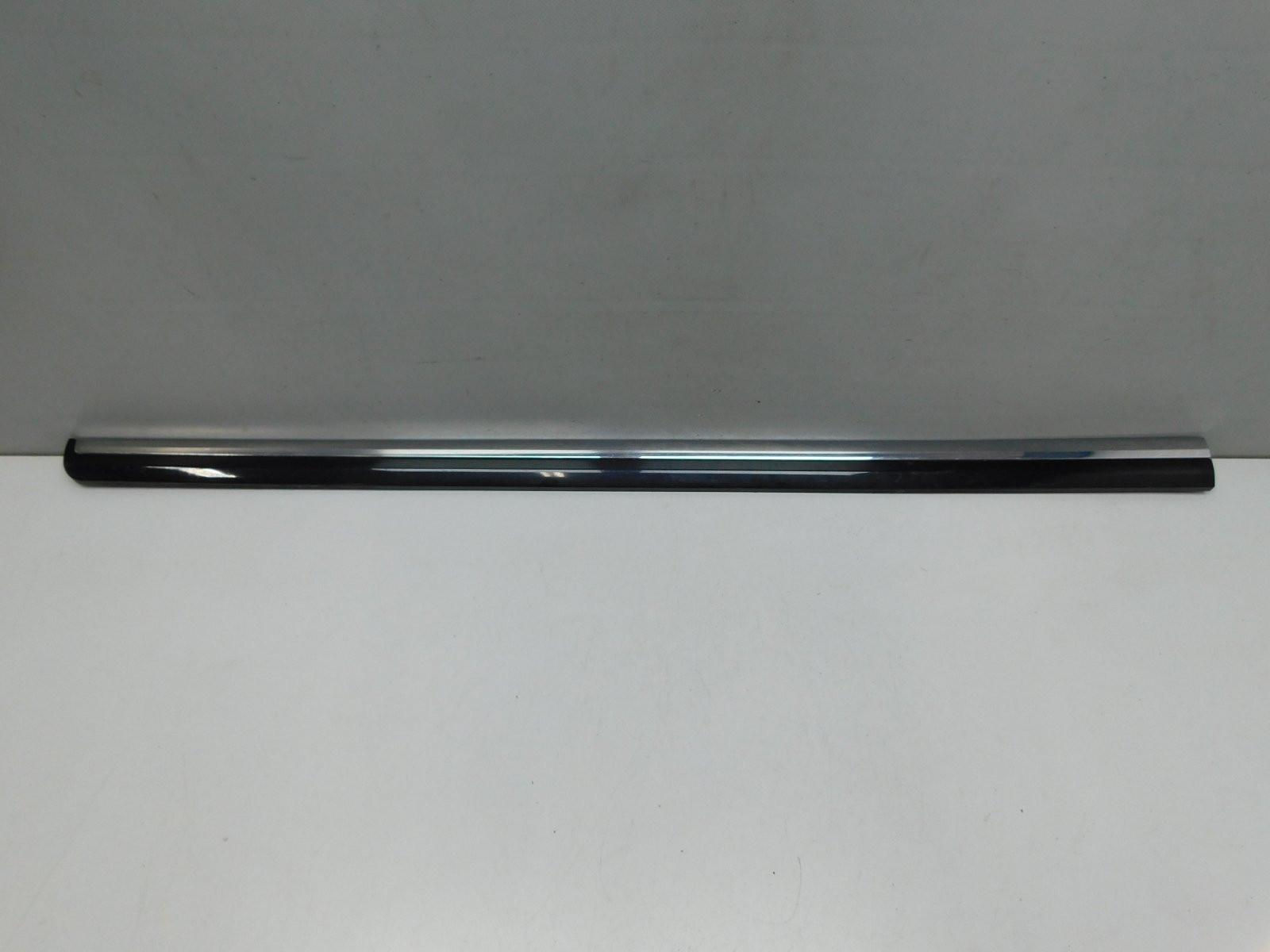 Молдинг двери передней левой Volkswagen Passat B7 2011-2015