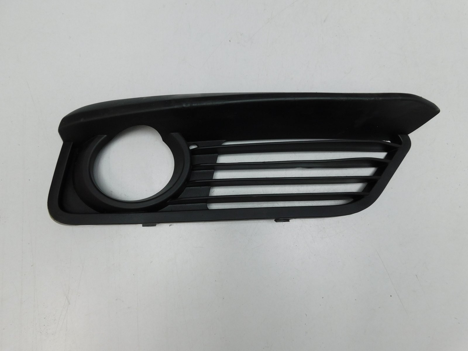 Решетка в бампер правая BMW 1-серия F20/F21 2011>