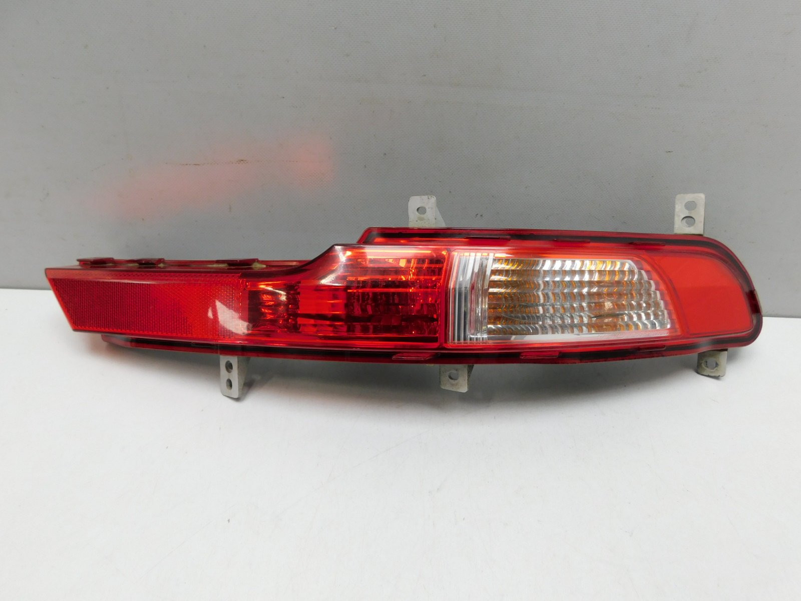 Фонарь задний в бампер правый Kia Sportage 2010-2015