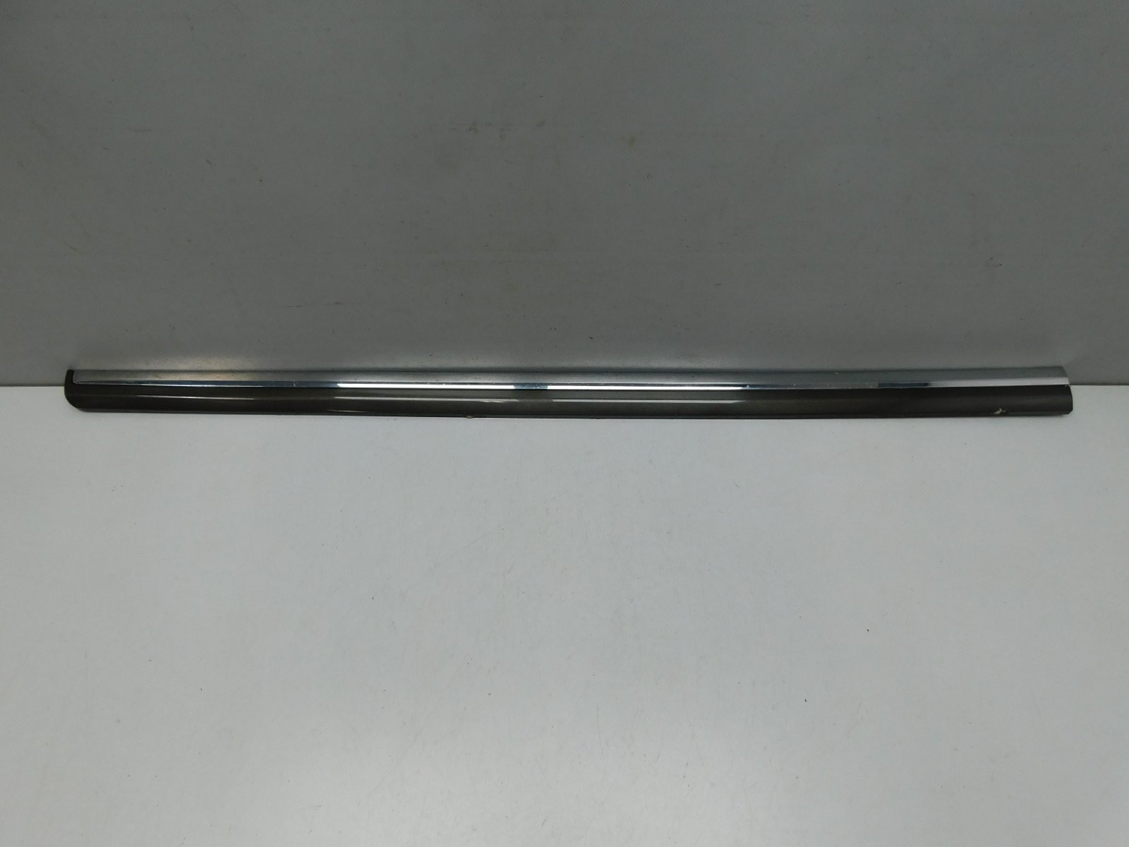 Молдинг двери передней левой Volkswagen Passat B7 2011-2015