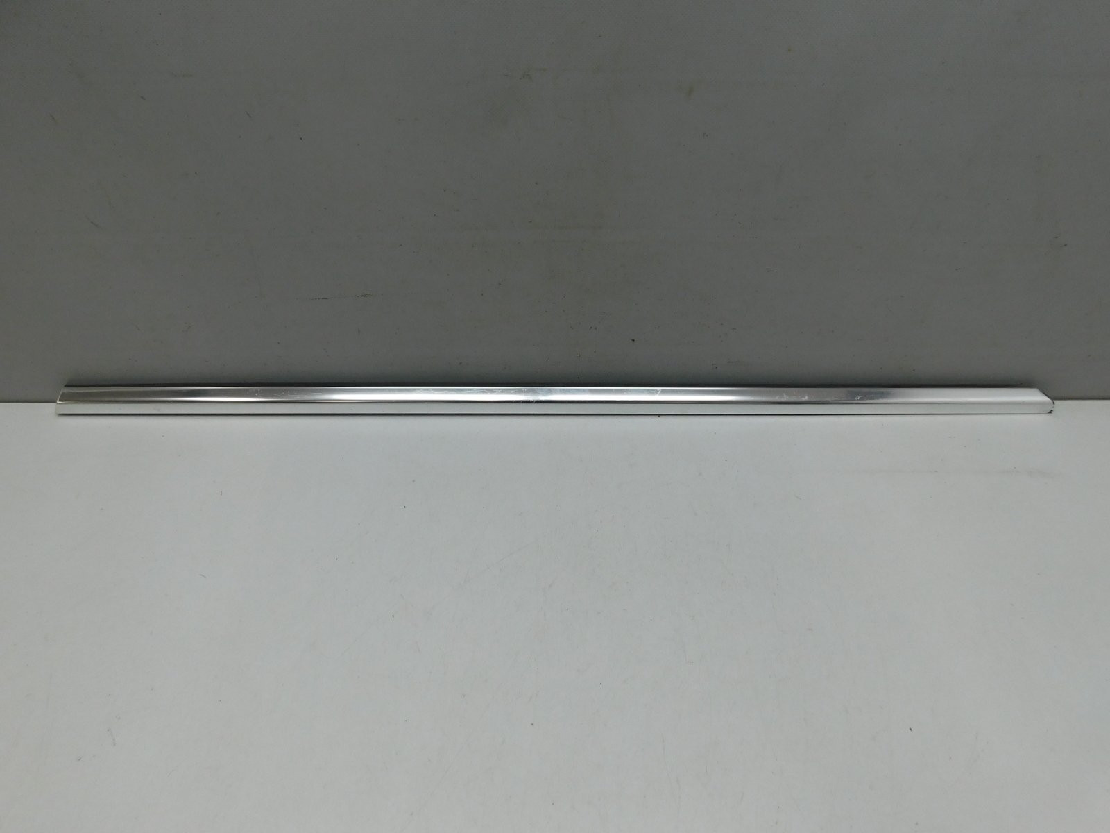 Молдинг двери передней правой Mercedes-Benz E-Klasse W207 Coupe 2009>