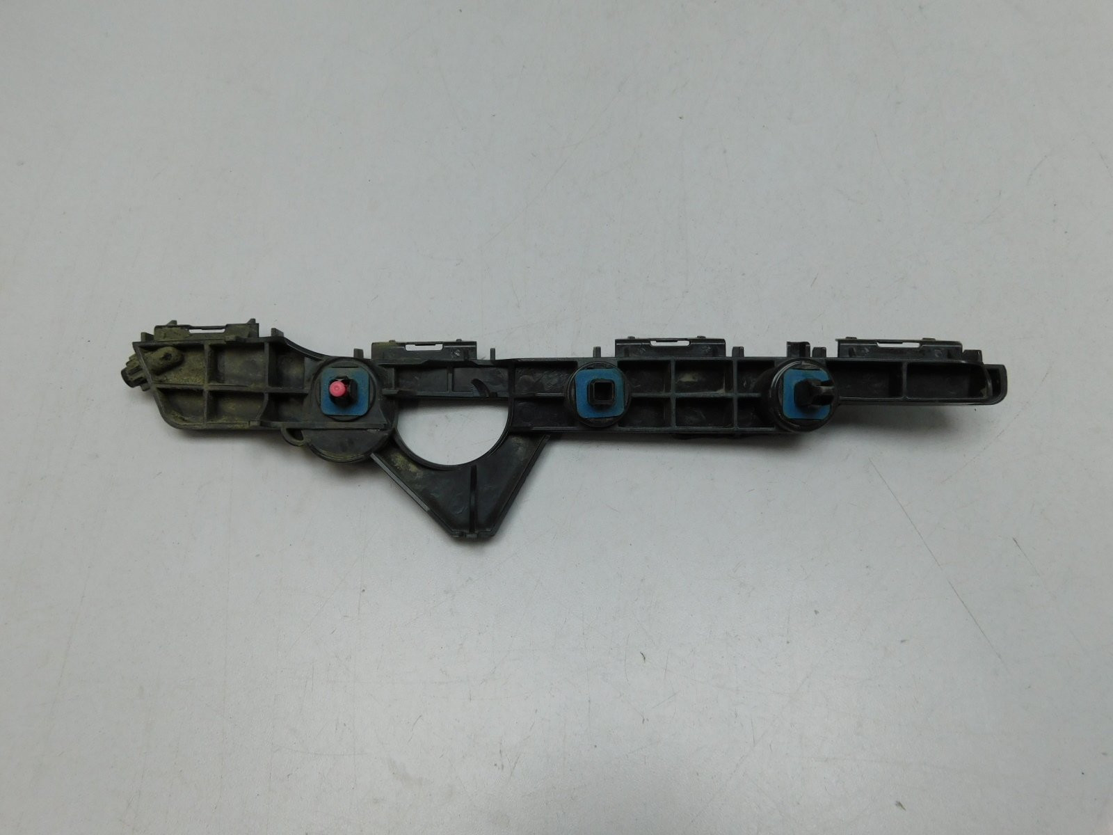 Направляющая заднего бампера Toyota RAV 4 2013-2019