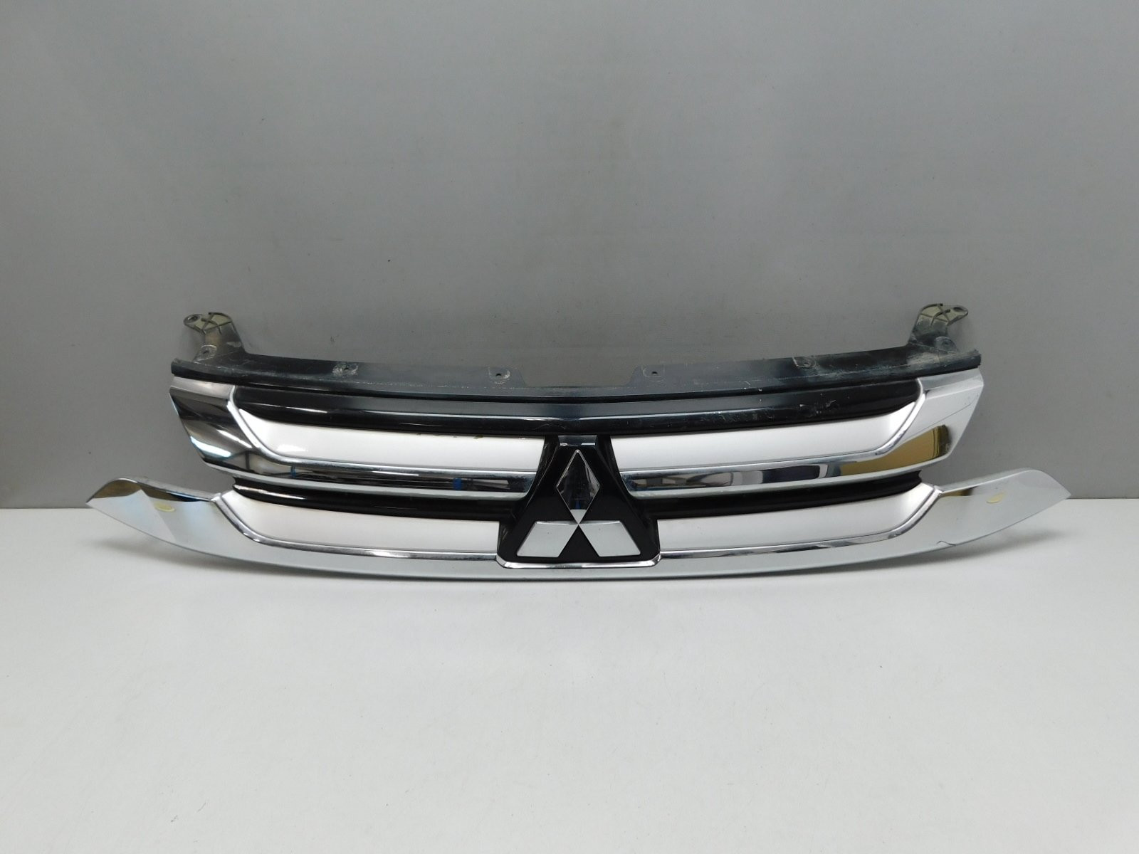 Решетка радиатора Mitsubishi Outlander 2012>