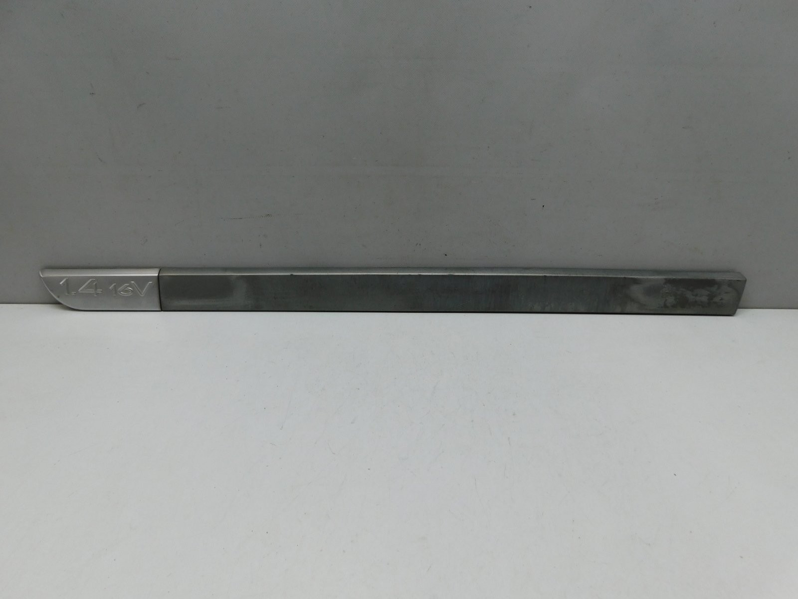 Молдинг двери передней левой Renault Megane II 2002-2009