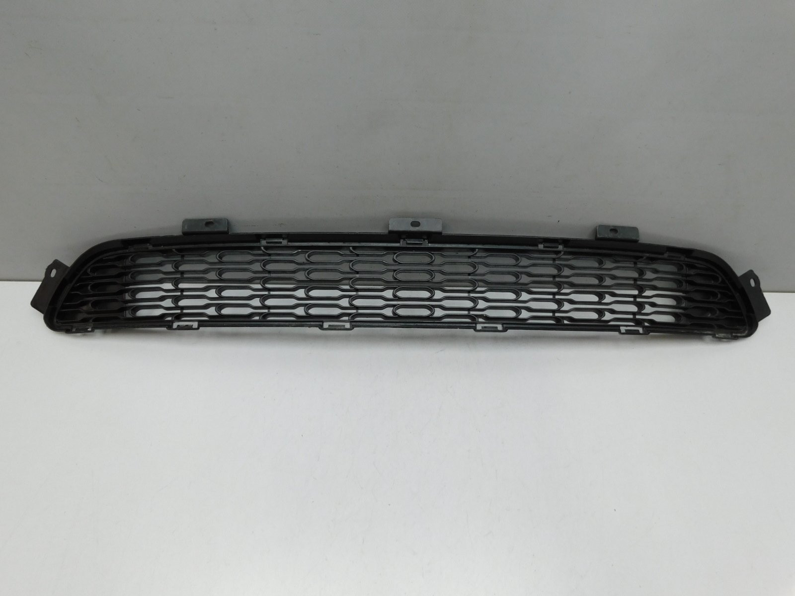 Решетка в бампер центральная Kia Sorento 2009>