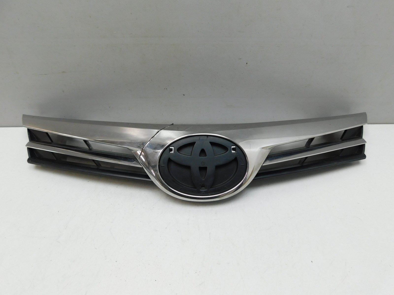 Решетка радиатора Toyota Corolla E18 2013-2018