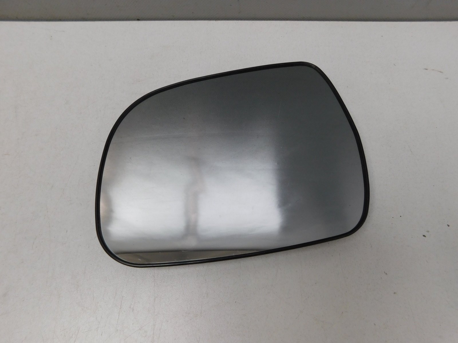 Стекло зеркала левого Toyota Highlander II 2007-2013