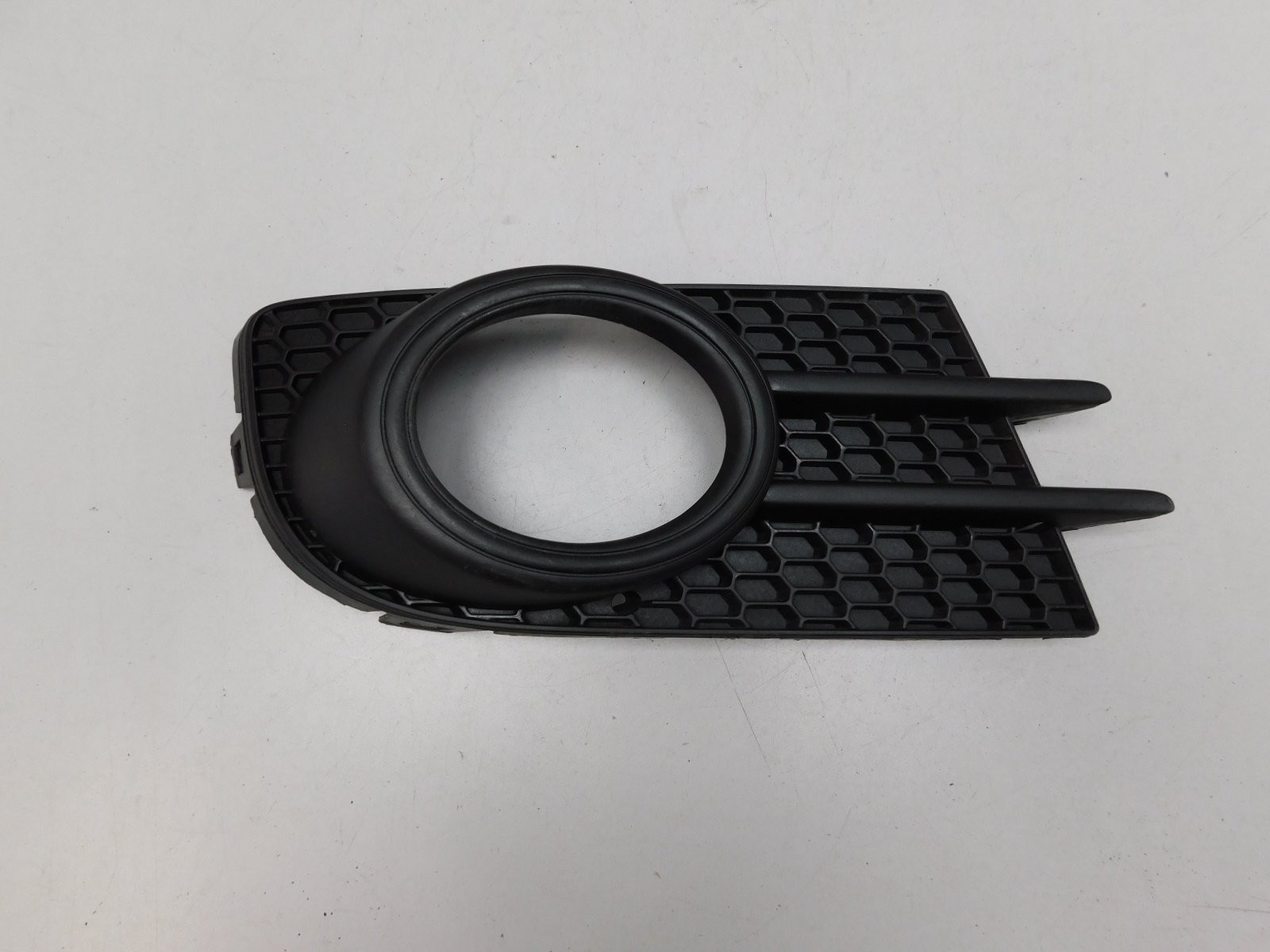 Решетка в бампер правая Volkswagen Tiguan 2007-2017