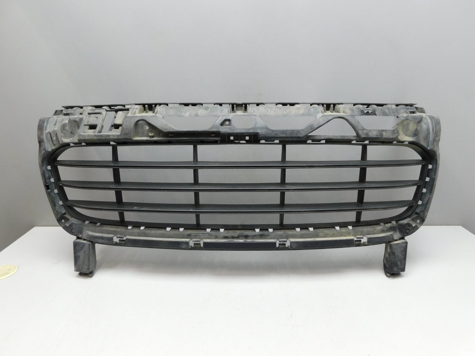 Решетка в бампер центральная Porsche Cayenne 2010-2017