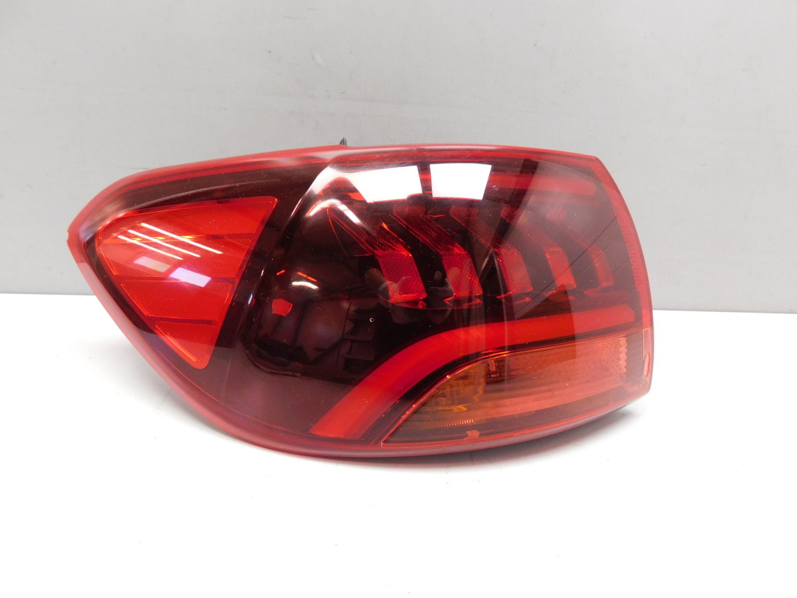 Фонарь задний наружный левый Kia Sorento Prime 2015>