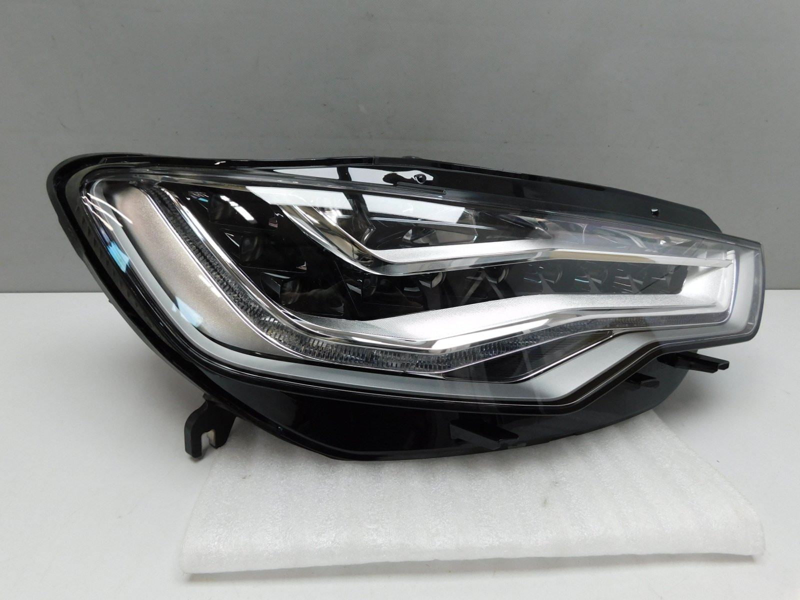 Фара правая Audi A6 [C7,4G] 2011-2018