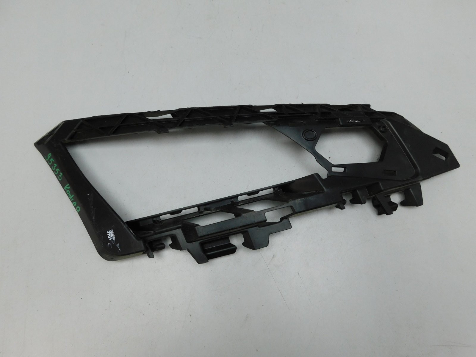 Кронштейн переднего бампера Skoda Kodiaq 2017>