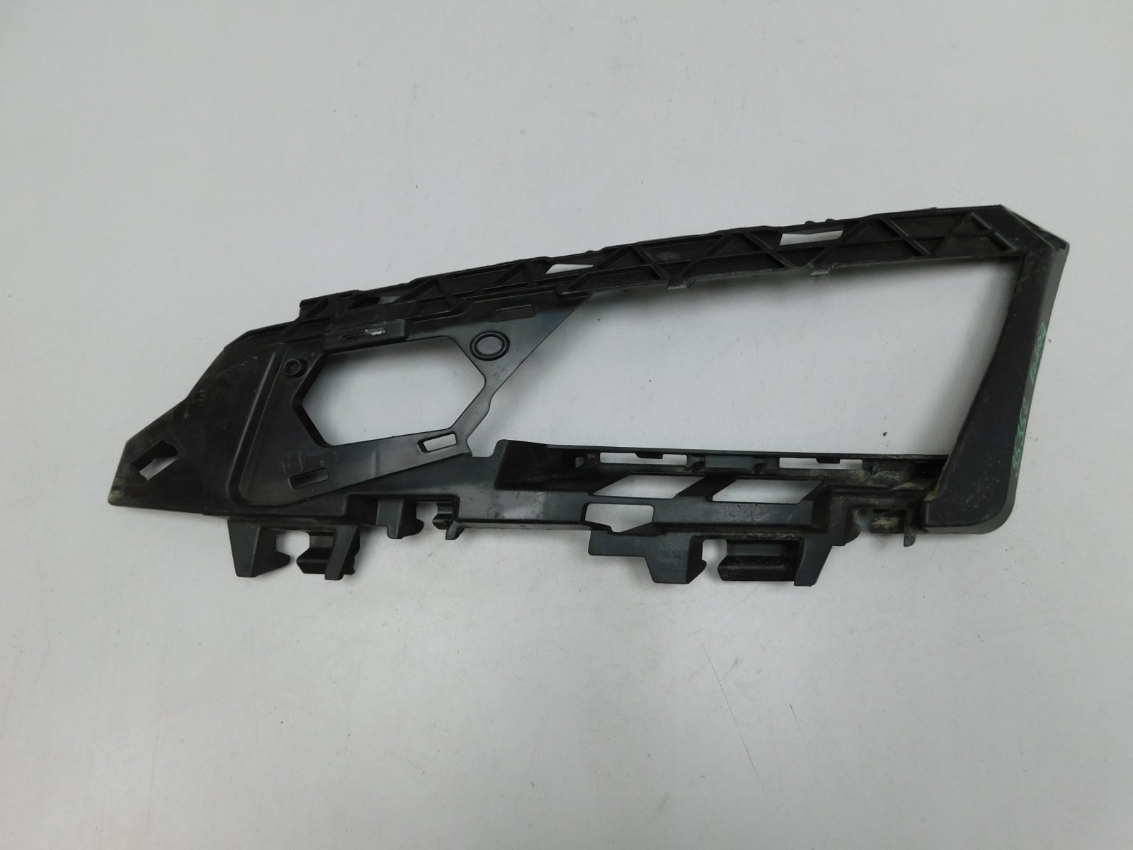 Кронштейн переднего бампера Skoda Kodiaq 2017>