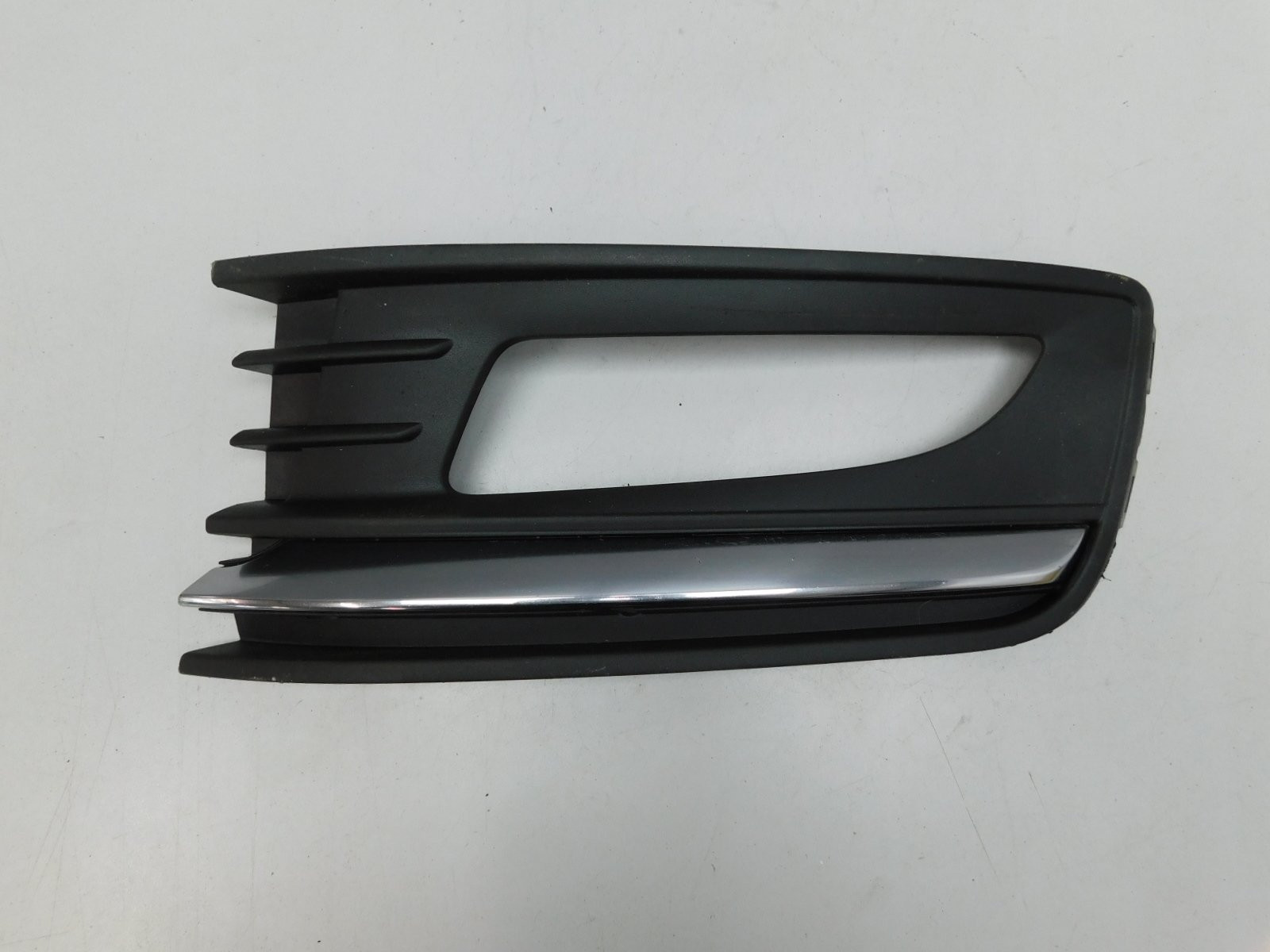 Решетка в бампер левая Volkswagen Polo Sedan 2011-2020