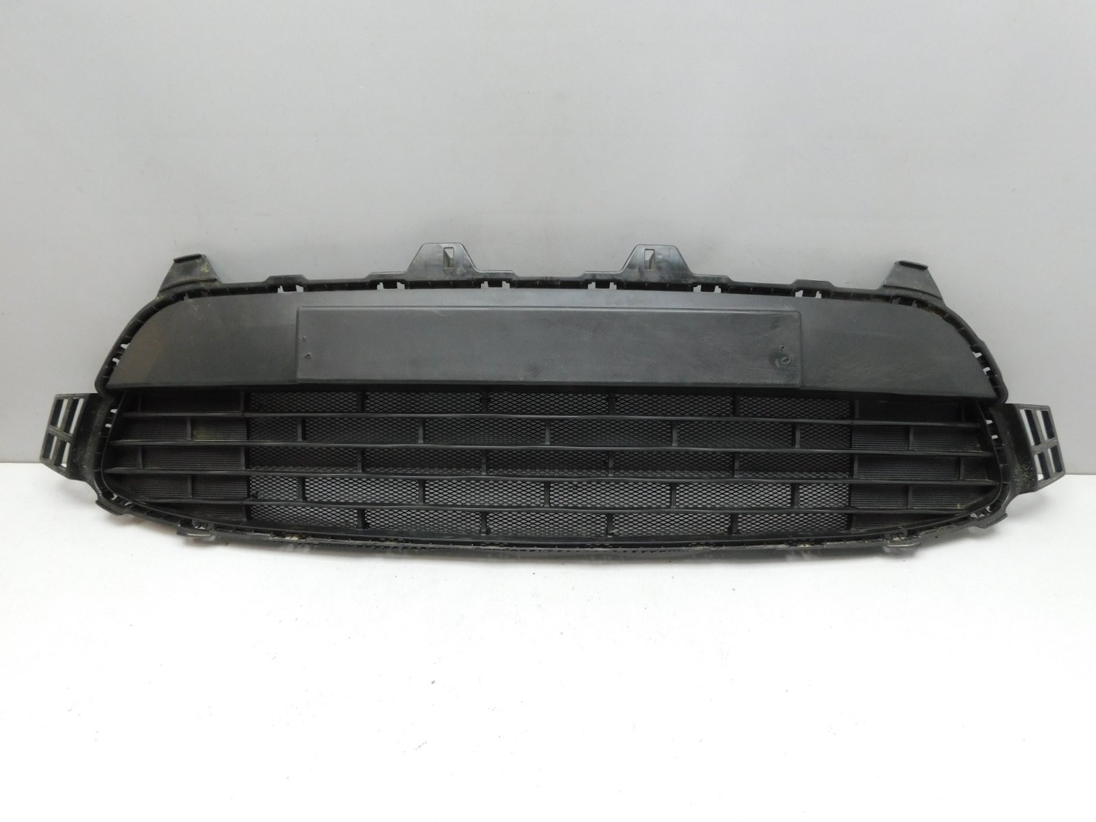 Решетка в бампер центральная Kia Rio 2017>