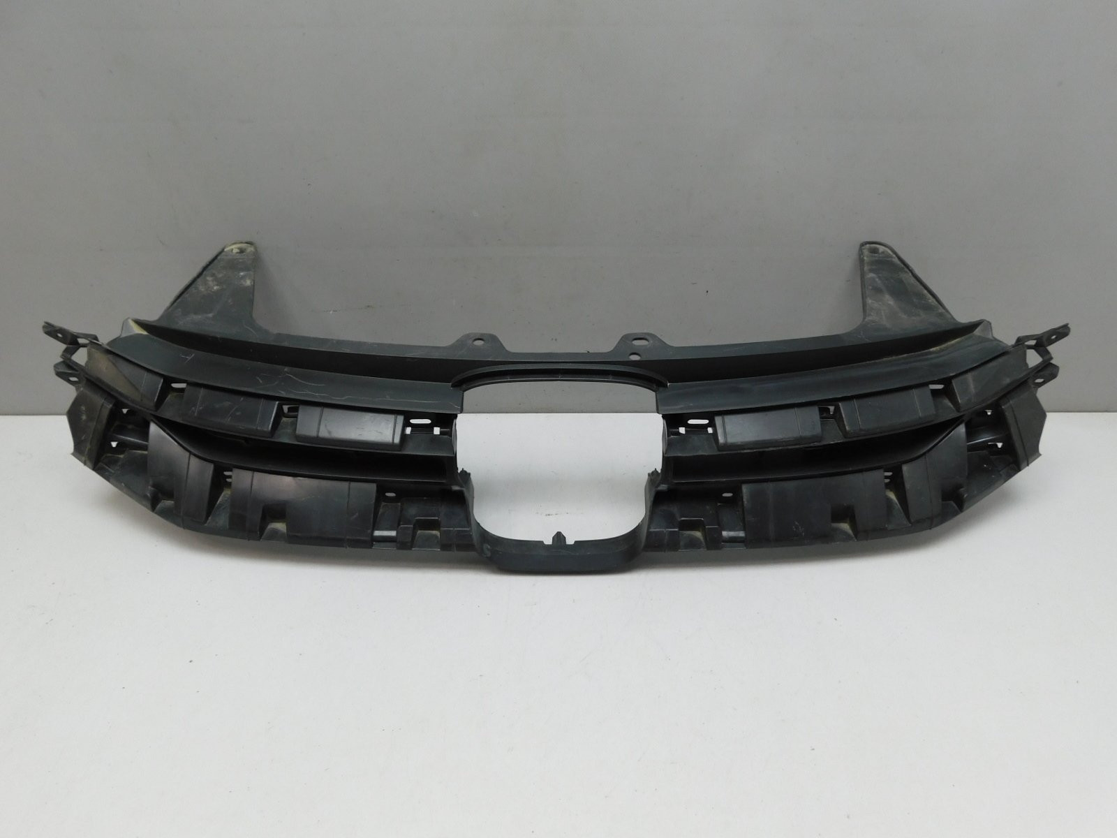 Решетка радиатора Honda CR-V 2012-2017